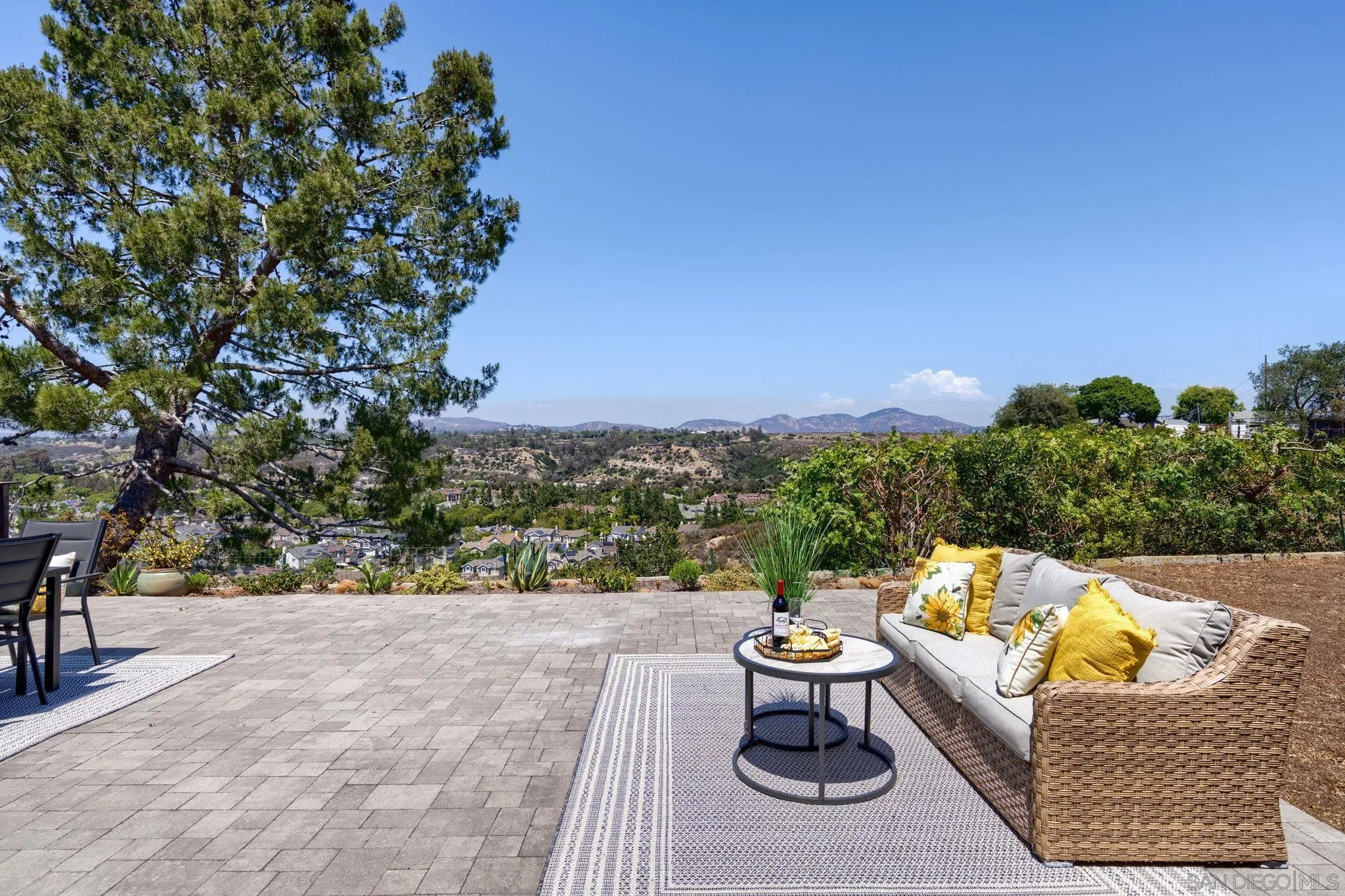 https://cdn.realtyfeed.com/cdn/127/260014794/7f90a6f0b5491123d08164312feffb2c.webp