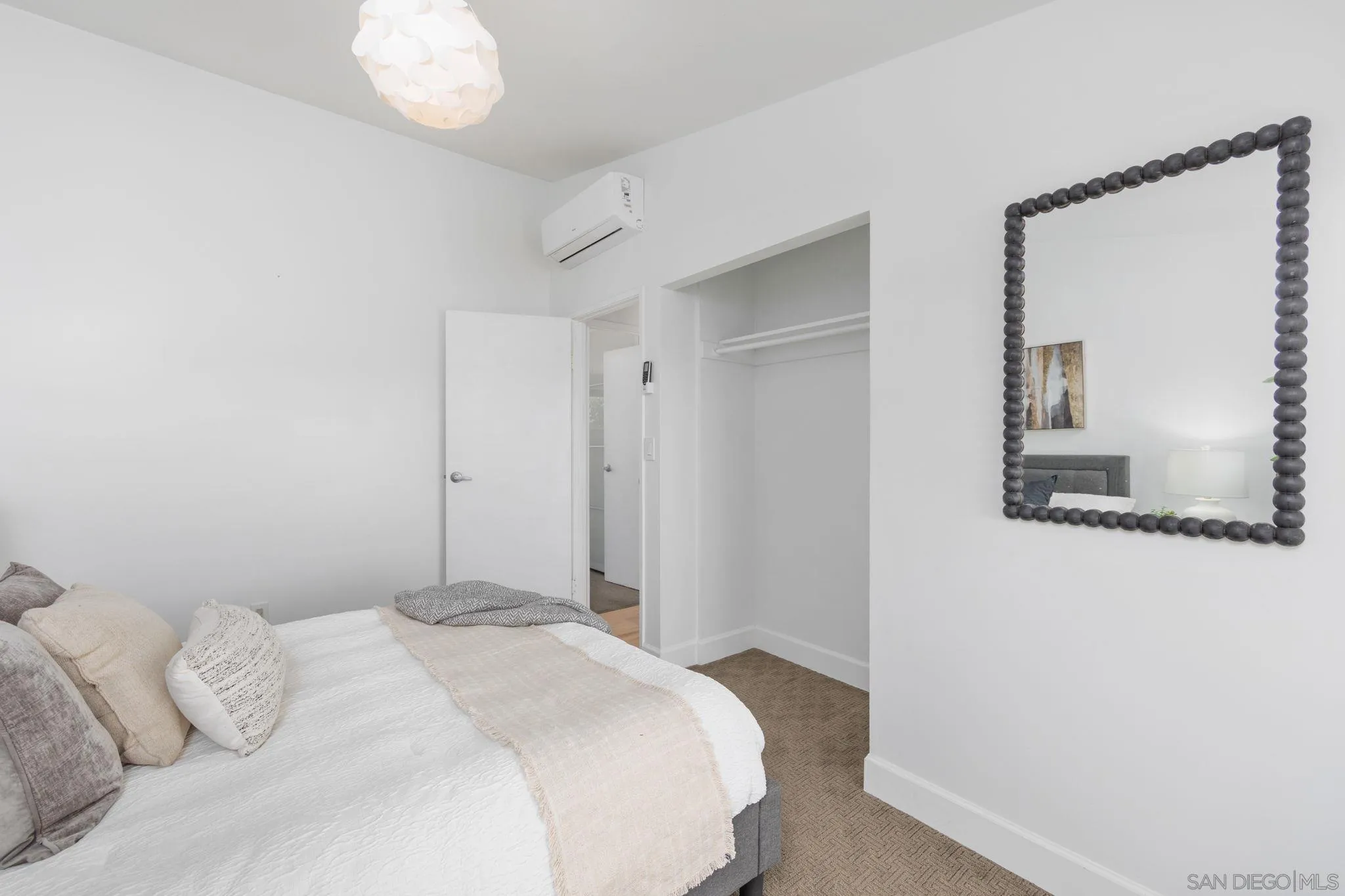 https://cdn.realtyfeed.com/cdn/127/260014794/99c5fddfe7119b82bf26aa92fe442f00.webp
