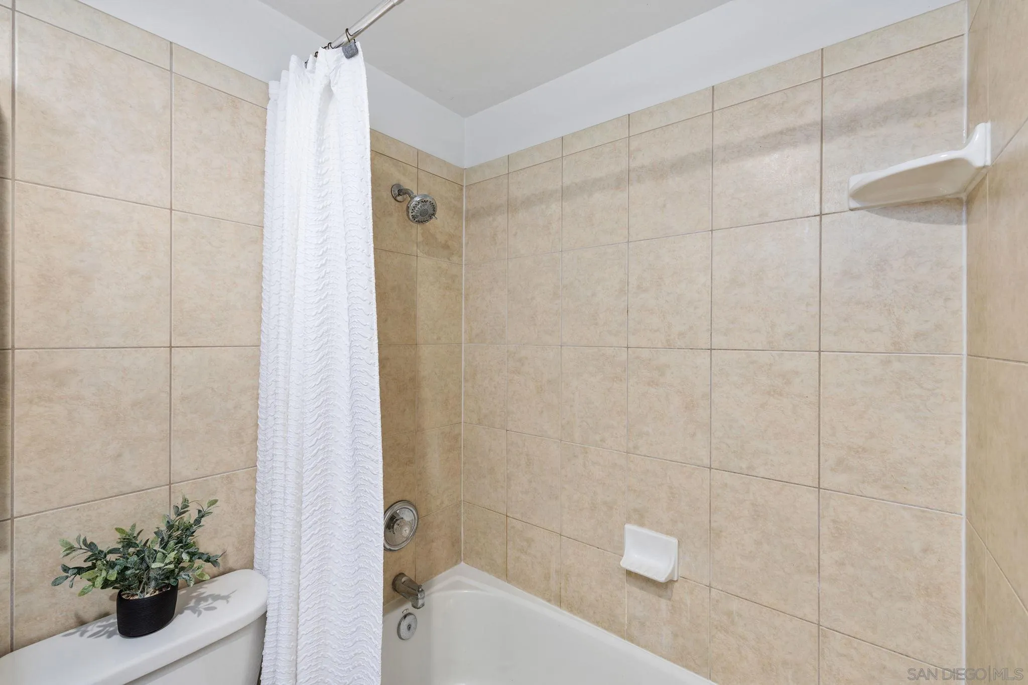 https://cdn.realtyfeed.com/cdn/127/260014794/ba699cfe20951dcc14bec6dc176115da.webp