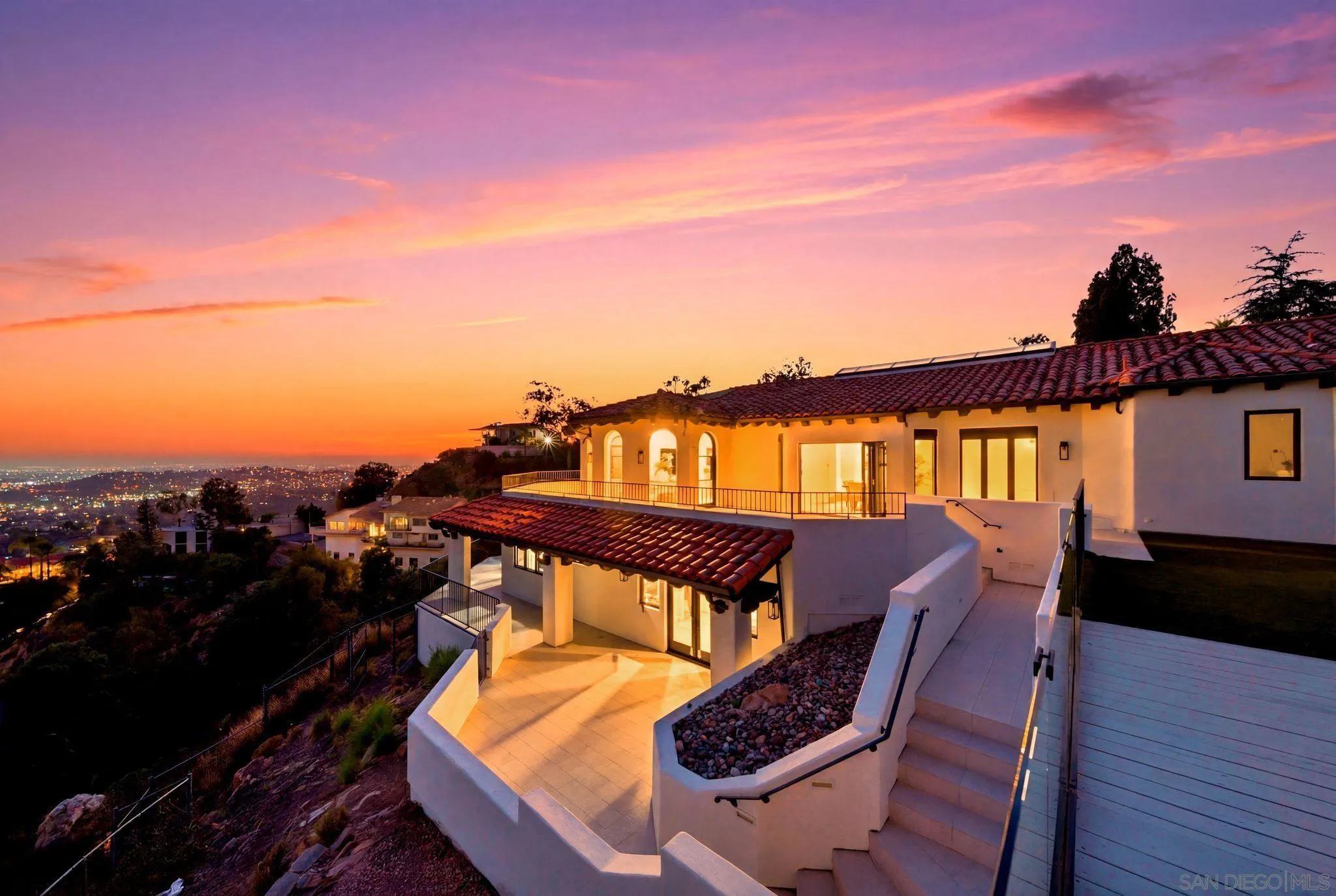 https://cdn.realtyfeed.com/cdn/127/260014796/32fa66404cc1d2dad7dc04bc13d62574.webp