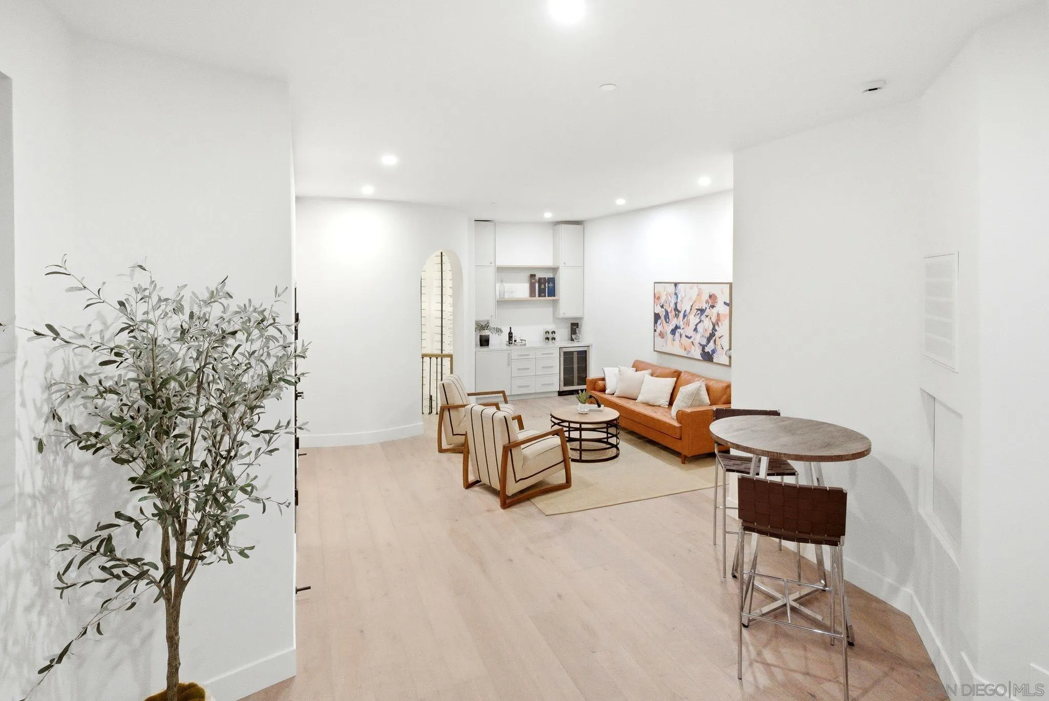 https://cdn.realtyfeed.com/cdn/127/260014796/eb4a44bdc44f49f6c587af943ced4020.webp