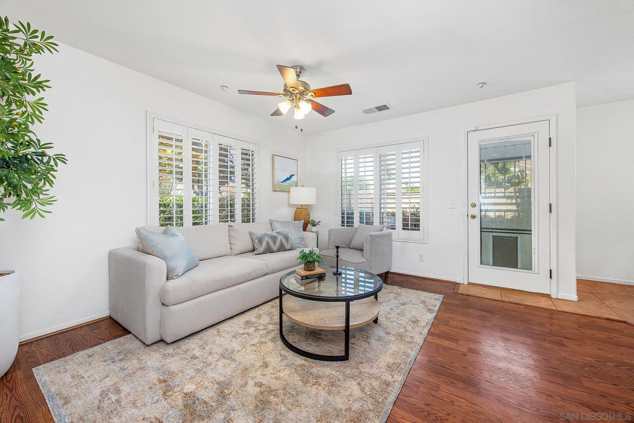 https://cdn.realtyfeed.com/cdn/127/260014799/bfae2756d664f5eac3aa756c8014b750.webp
