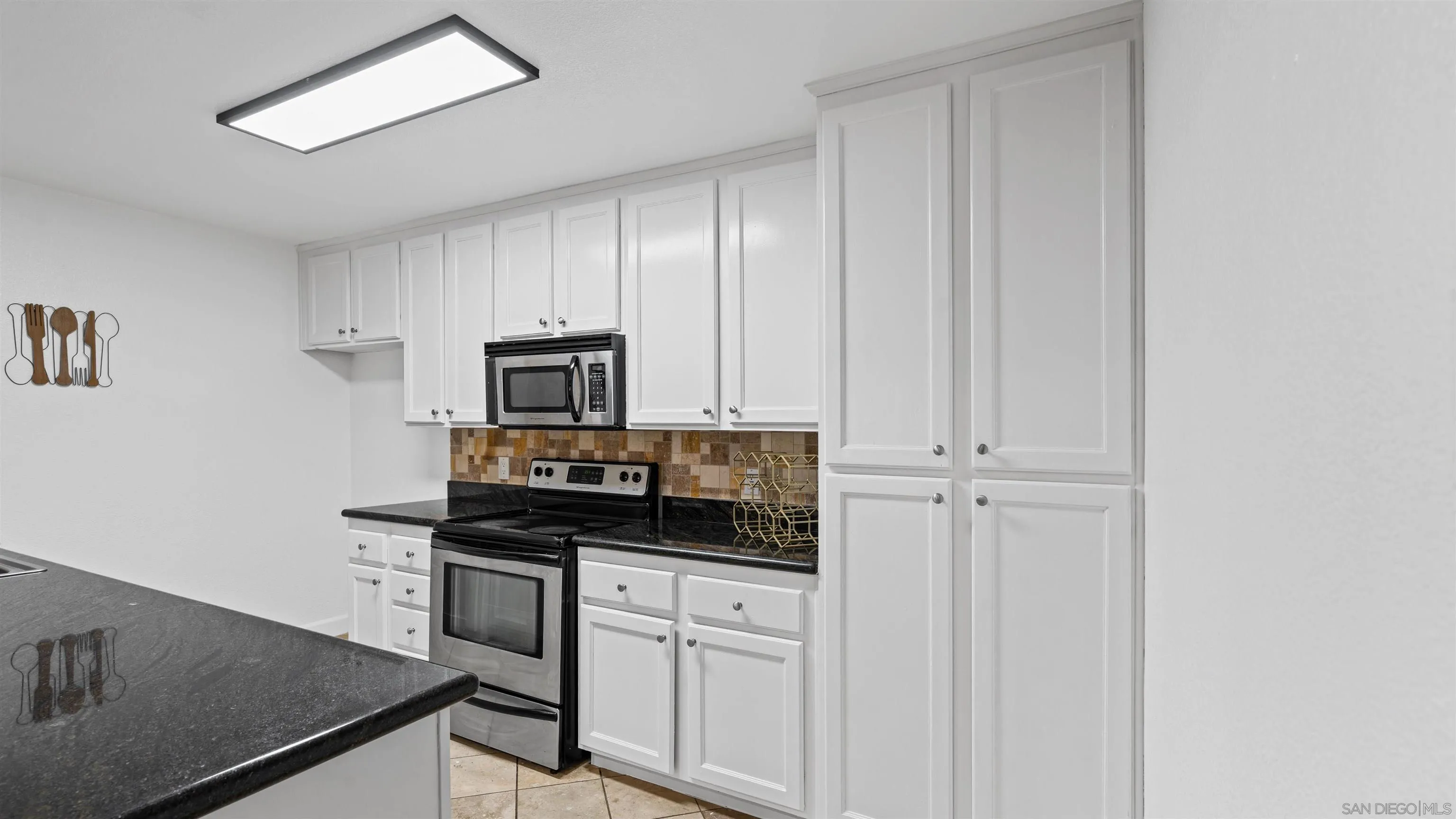 https://cdn.realtyfeed.com/cdn/127/260014800/e595cd505904aa249fd00cf27d8c81ab.webp
