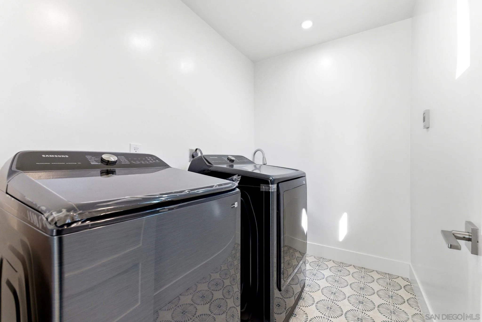 https://cdn.realtyfeed.com/cdn/127/260014801/00db0c32ffc131f092cb611fda952023.webp