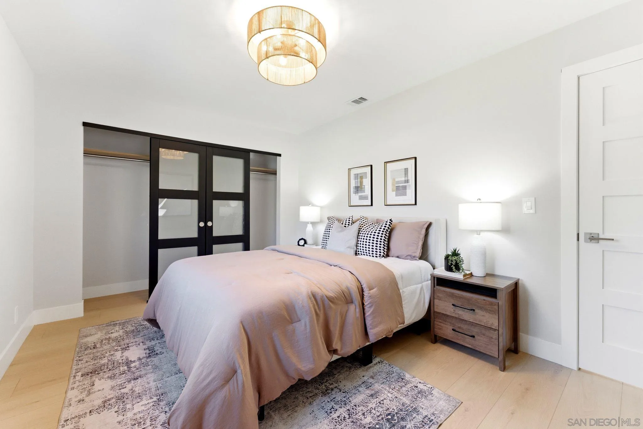 https://cdn.realtyfeed.com/cdn/127/260014801/028cdbb7cc33975d37bbdca82fbf0469.webp