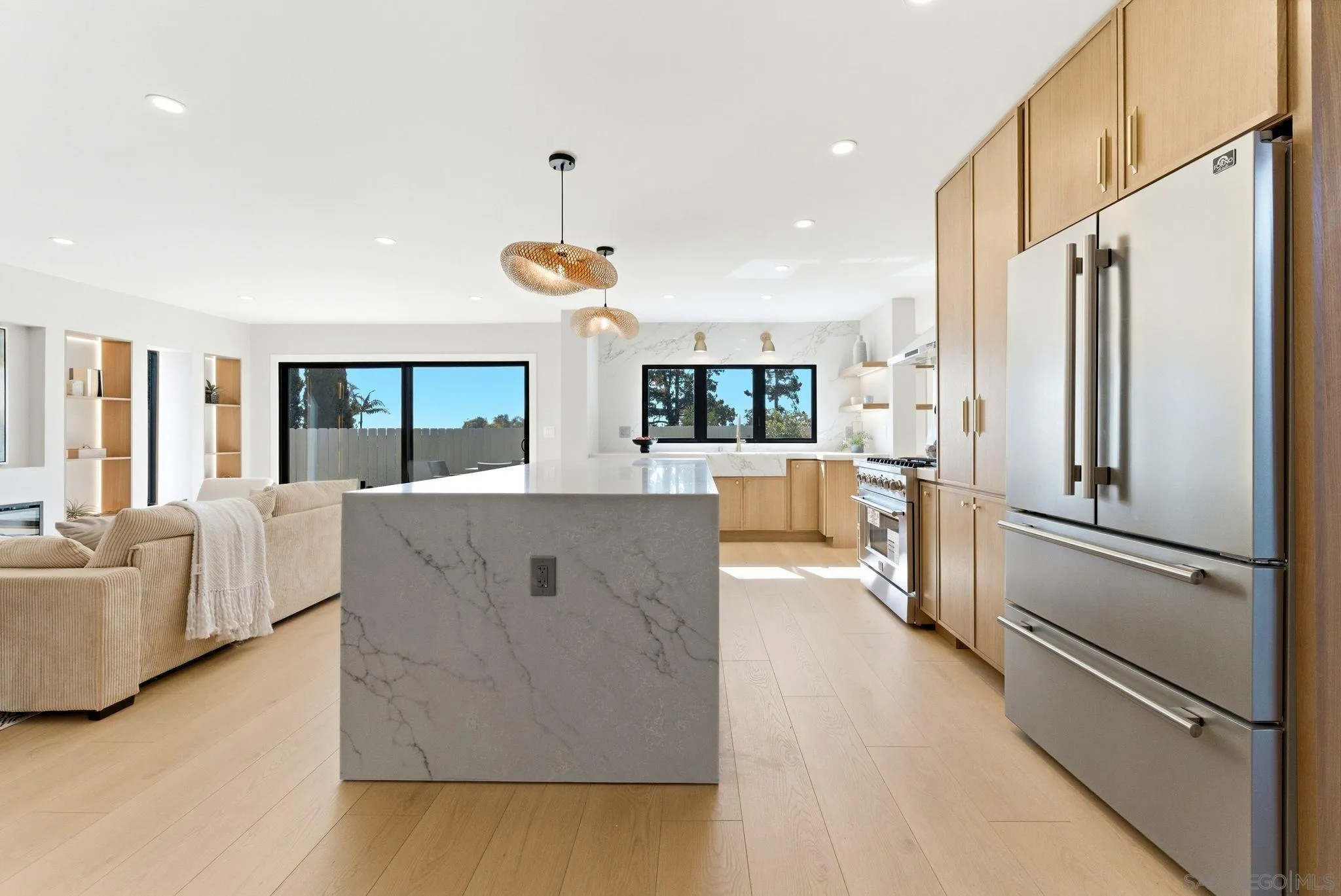 https://cdn.realtyfeed.com/cdn/127/260014801/194a73159c96b541290ccca65aa320d7.webp