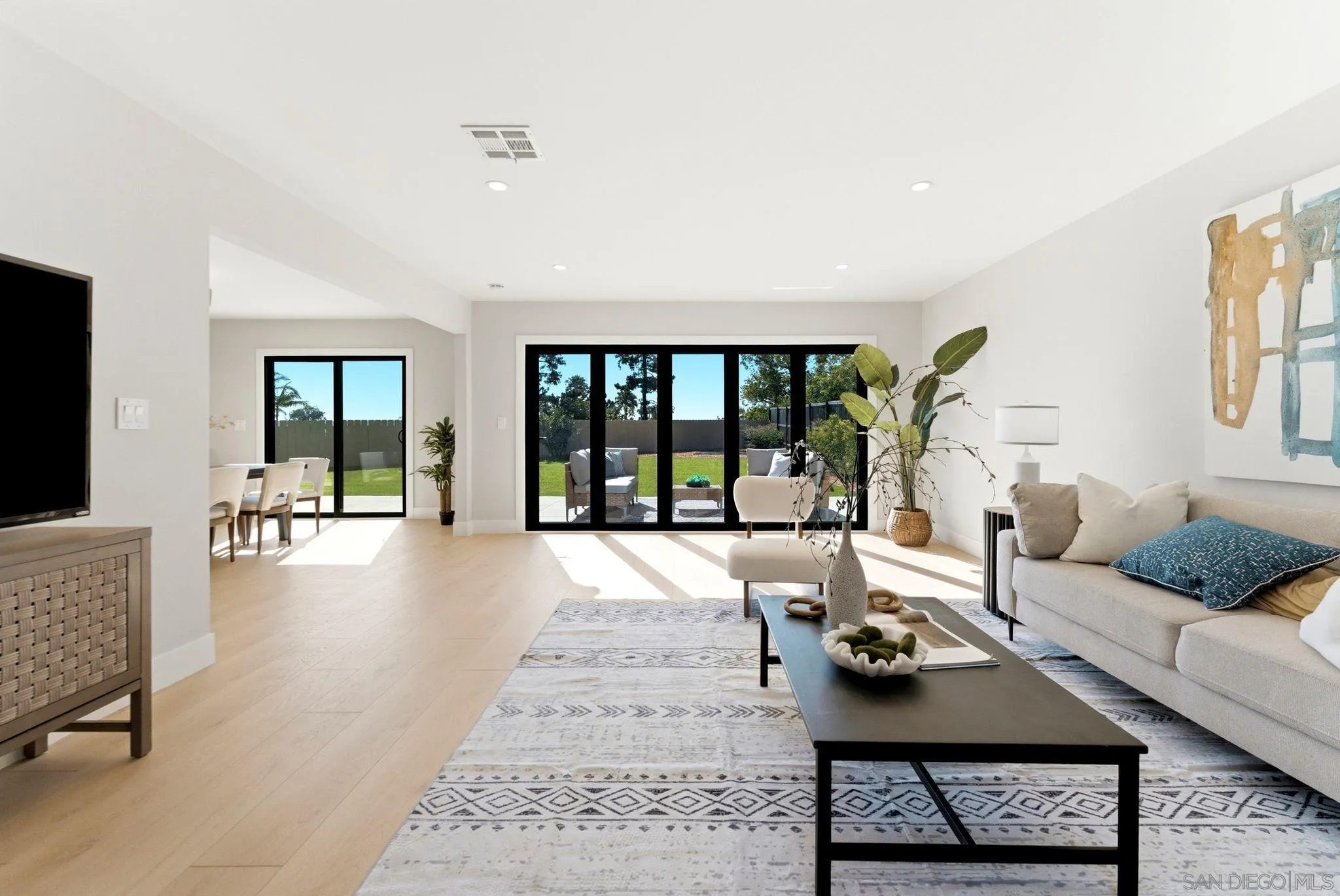 https://cdn.realtyfeed.com/cdn/127/260014801/2105db88dff08b51a6953416e66159c5.webp