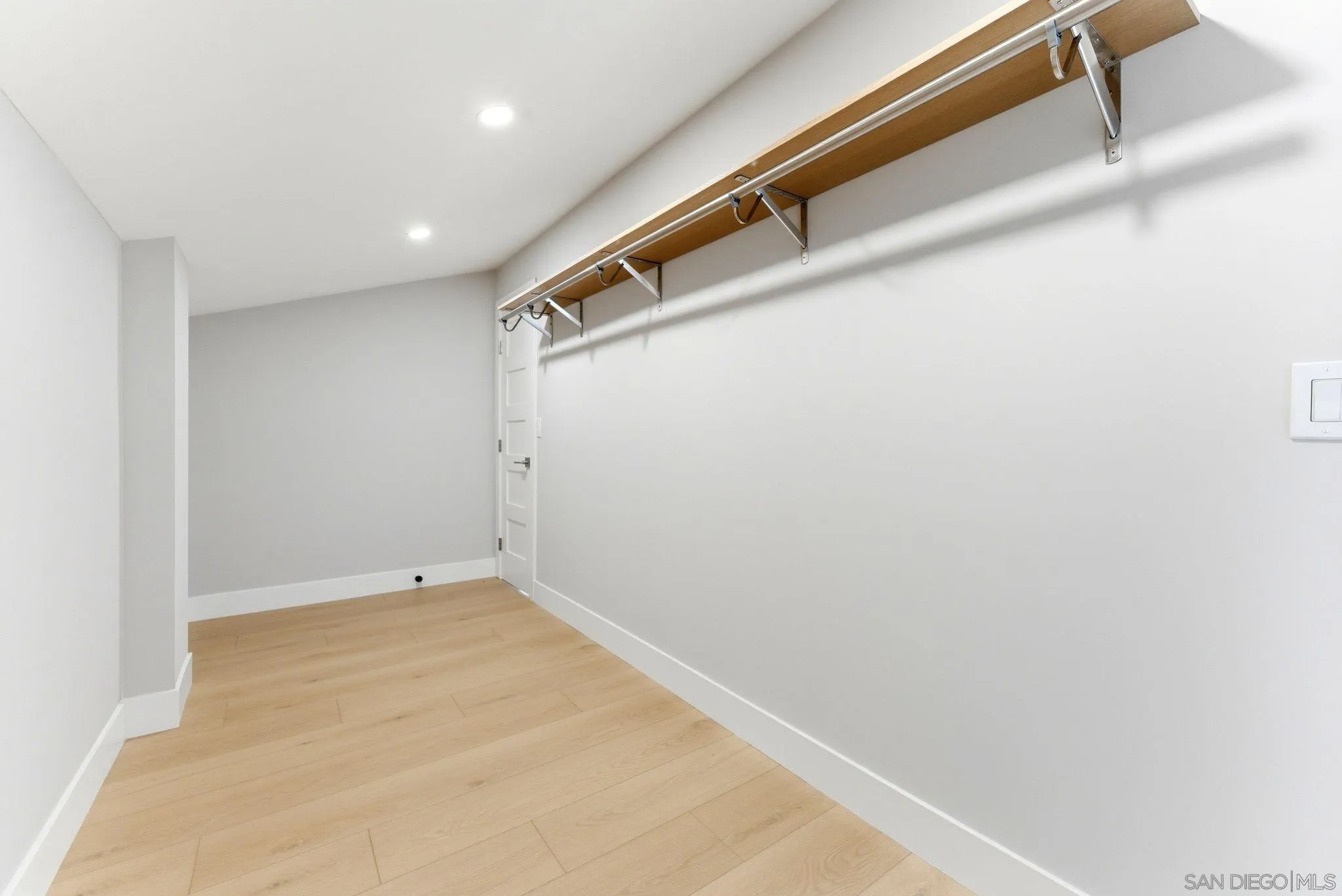 https://cdn.realtyfeed.com/cdn/127/260014801/298bbe2a60264f39fb430602f6ad5197.webp