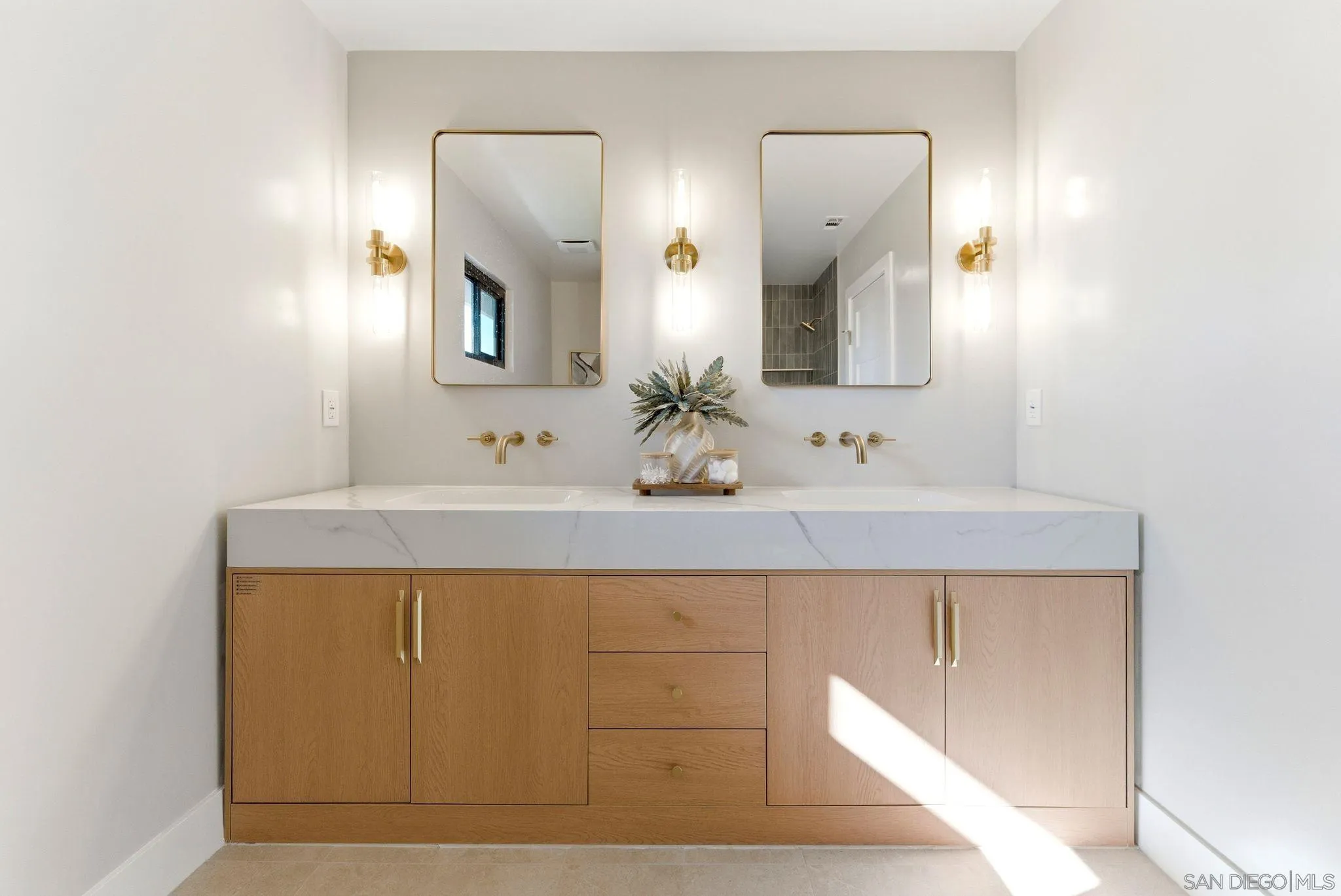 https://cdn.realtyfeed.com/cdn/127/260014801/465c04a3ba579c593569e99c3ce0c43b.webp