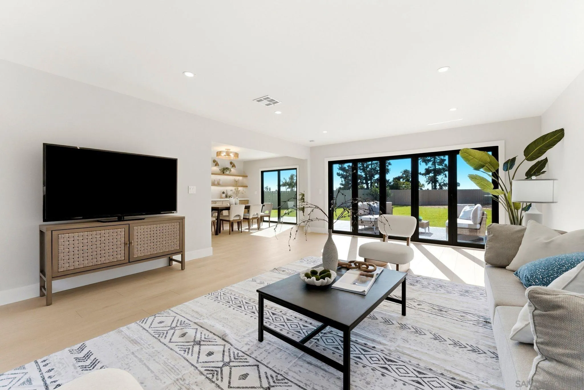 https://cdn.realtyfeed.com/cdn/127/260014801/536e1d6983e617a83980087fed273493.webp