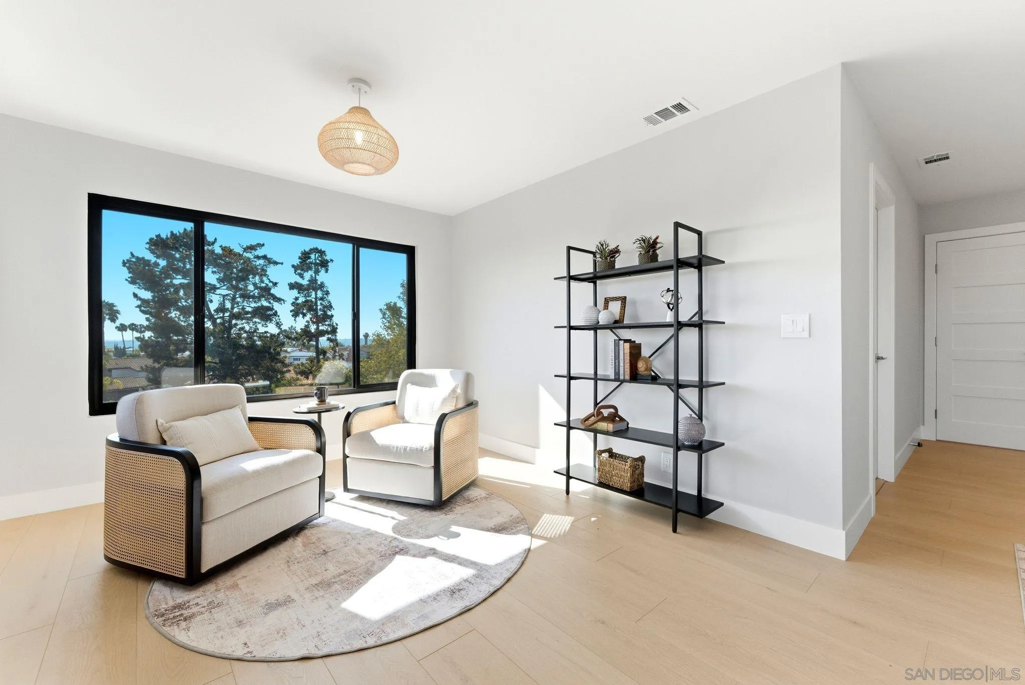 https://cdn.realtyfeed.com/cdn/127/260014801/5f7b1e89b1232a424e794690bd0f00eb.webp
