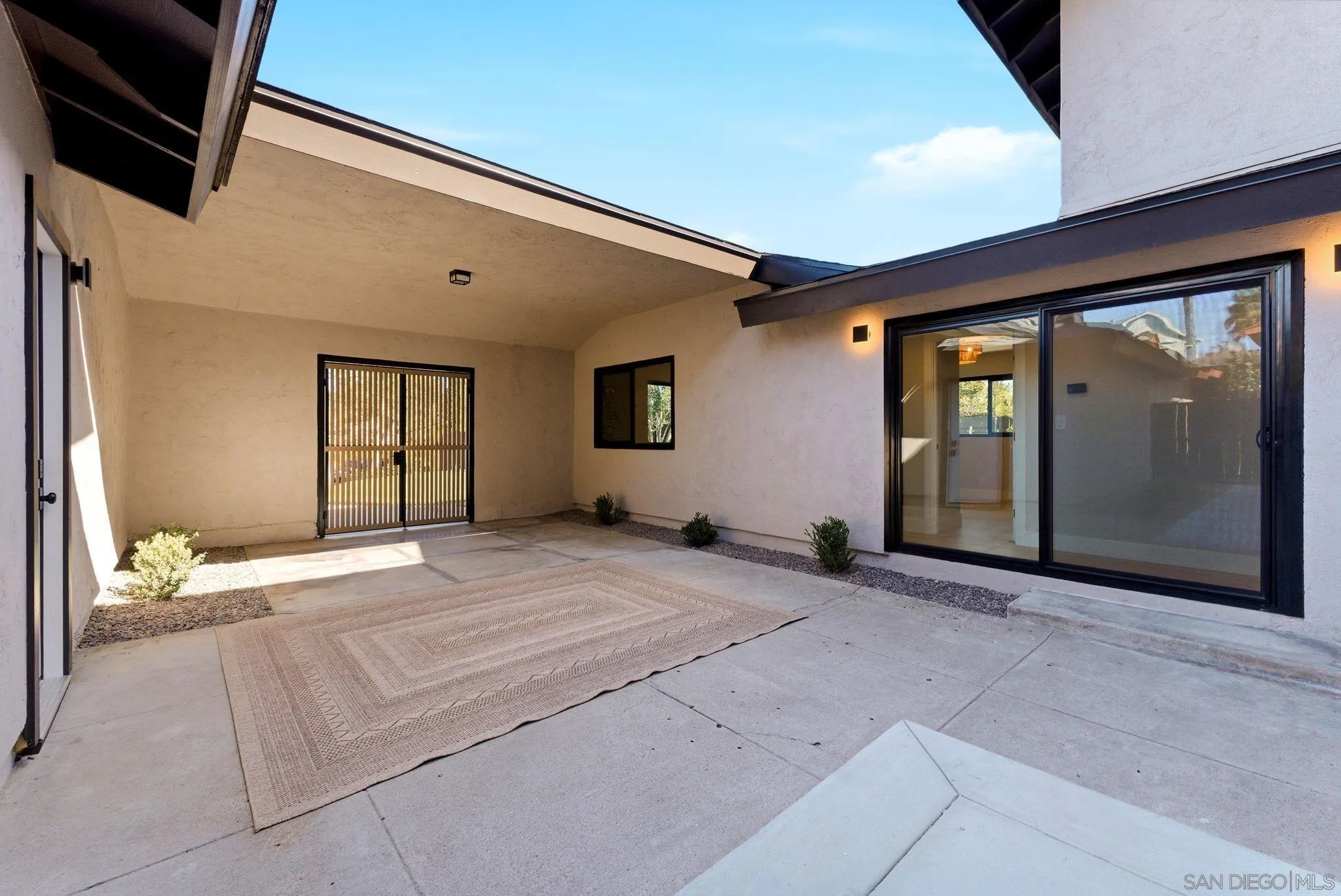 https://cdn.realtyfeed.com/cdn/127/260014801/7c4535f411143a5db9b141aea796dca3.webp