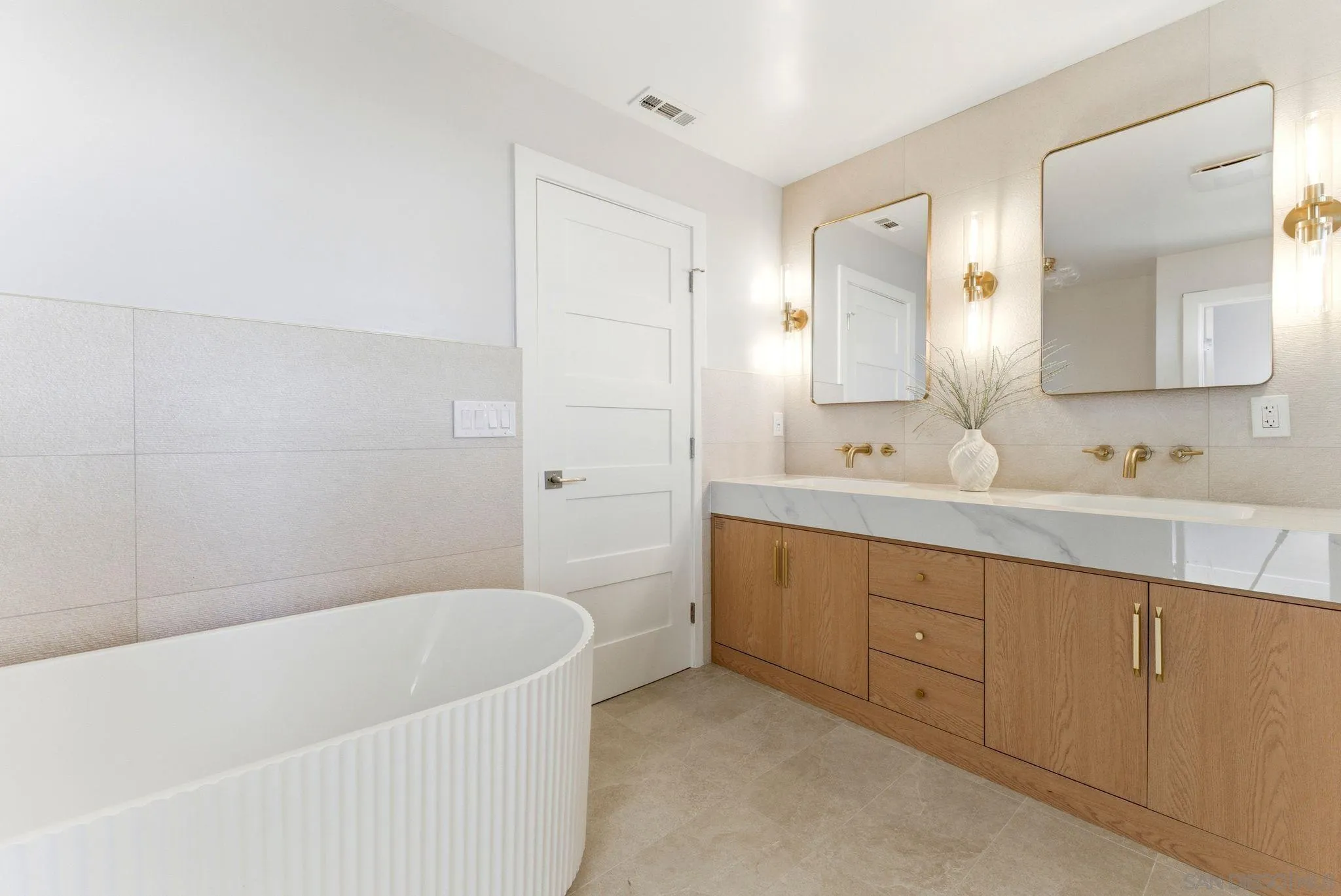 https://cdn.realtyfeed.com/cdn/127/260014801/b320dd324677bad522e3dff31060bdd0.webp