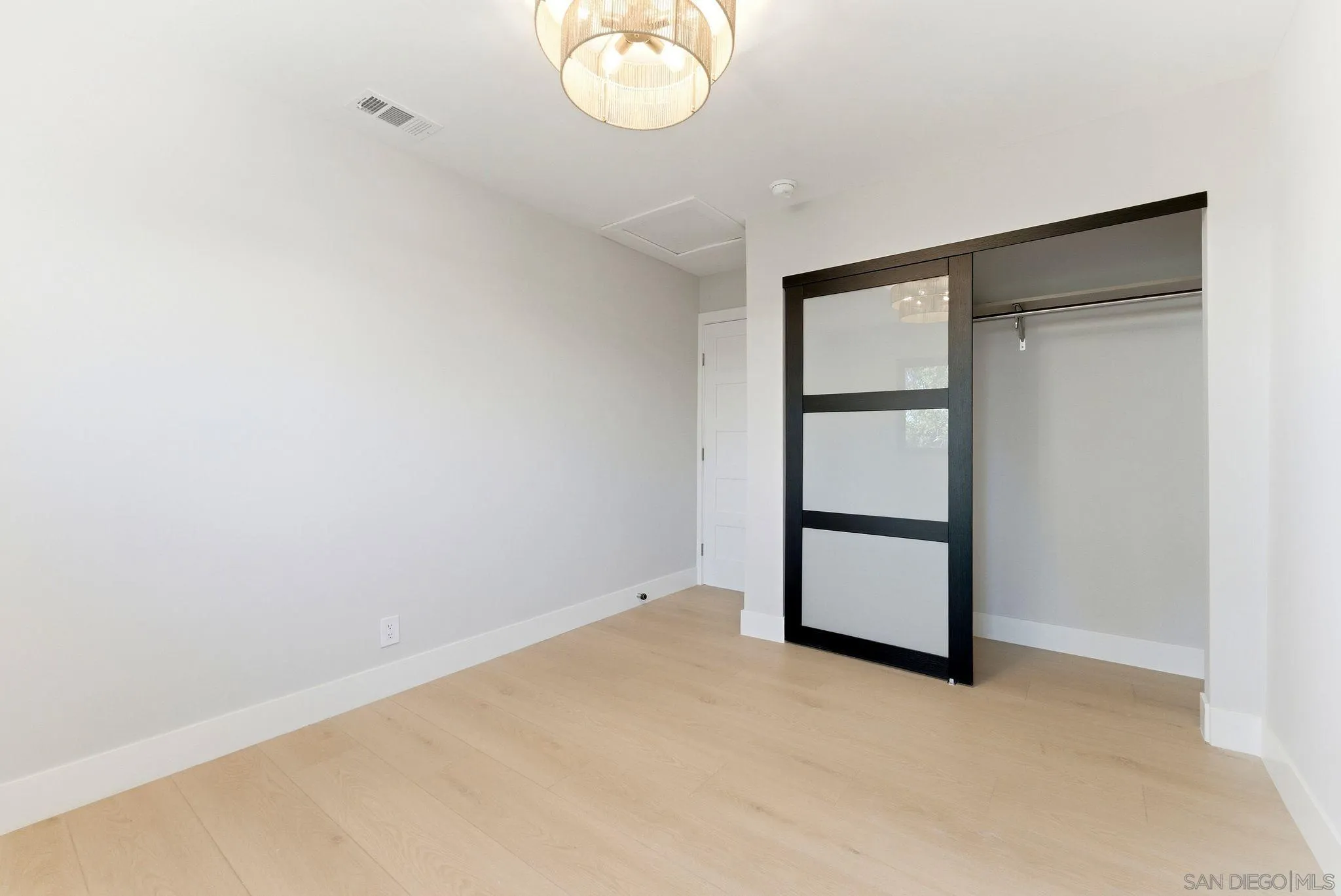 https://cdn.realtyfeed.com/cdn/127/260014801/ed35b2a93fe107b846af5c8254628d54.webp