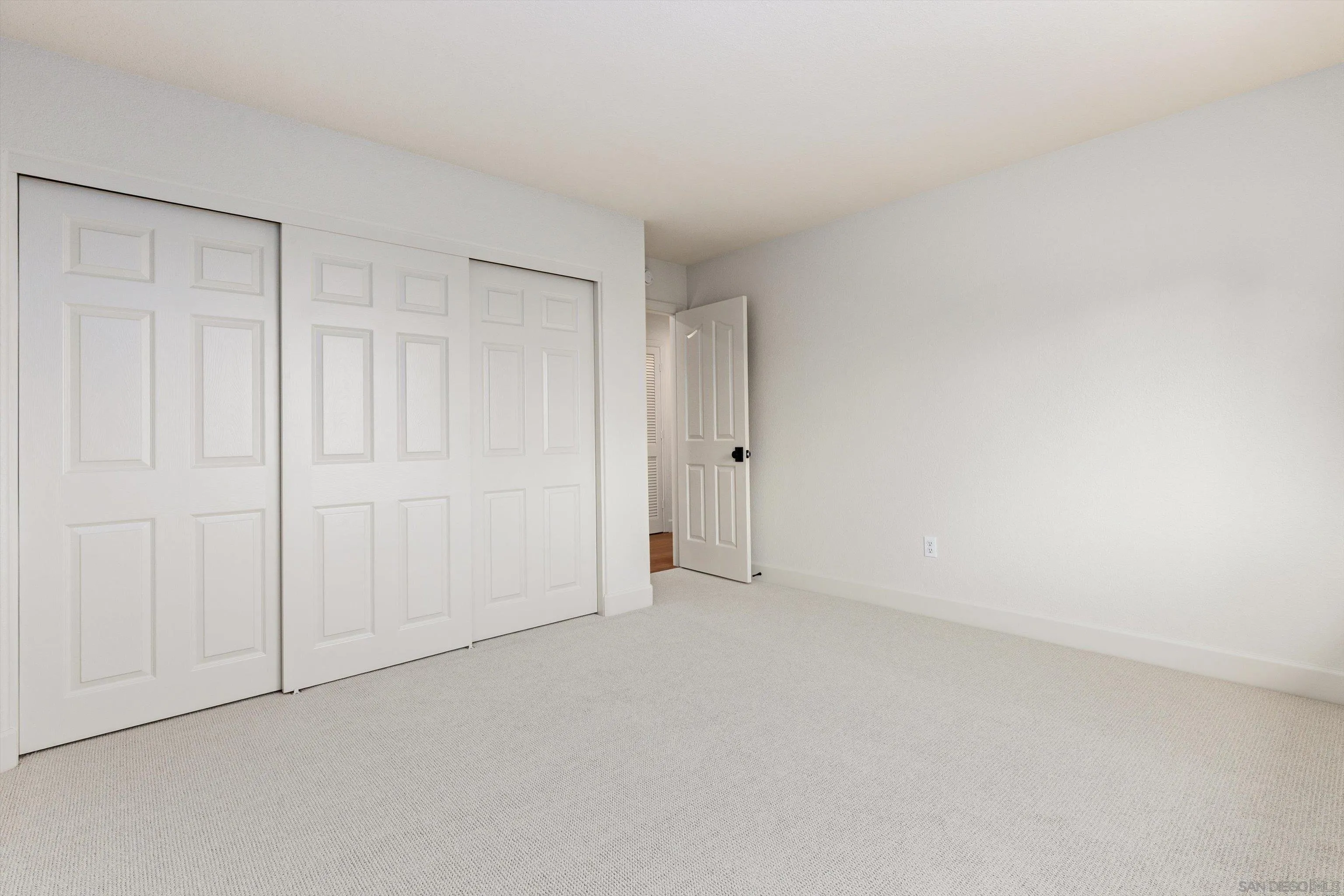 https://cdn.realtyfeed.com/cdn/127/260014803/3d207a40a4c5c1458baaa25b7d6ae6d2.webp