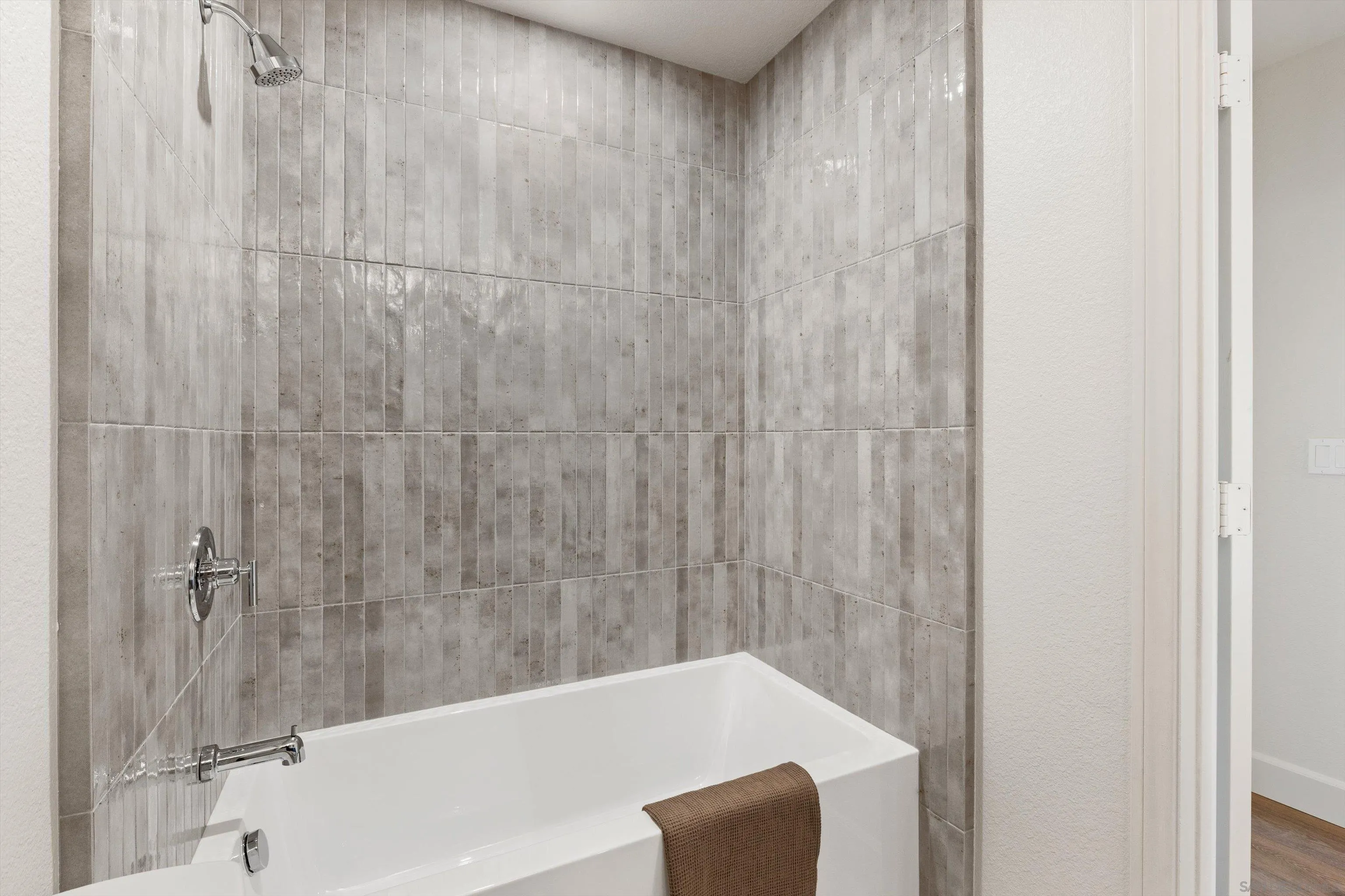 https://cdn.realtyfeed.com/cdn/127/260014803/8823e2f0e26865fbd6ed0d38ecf01629.webp