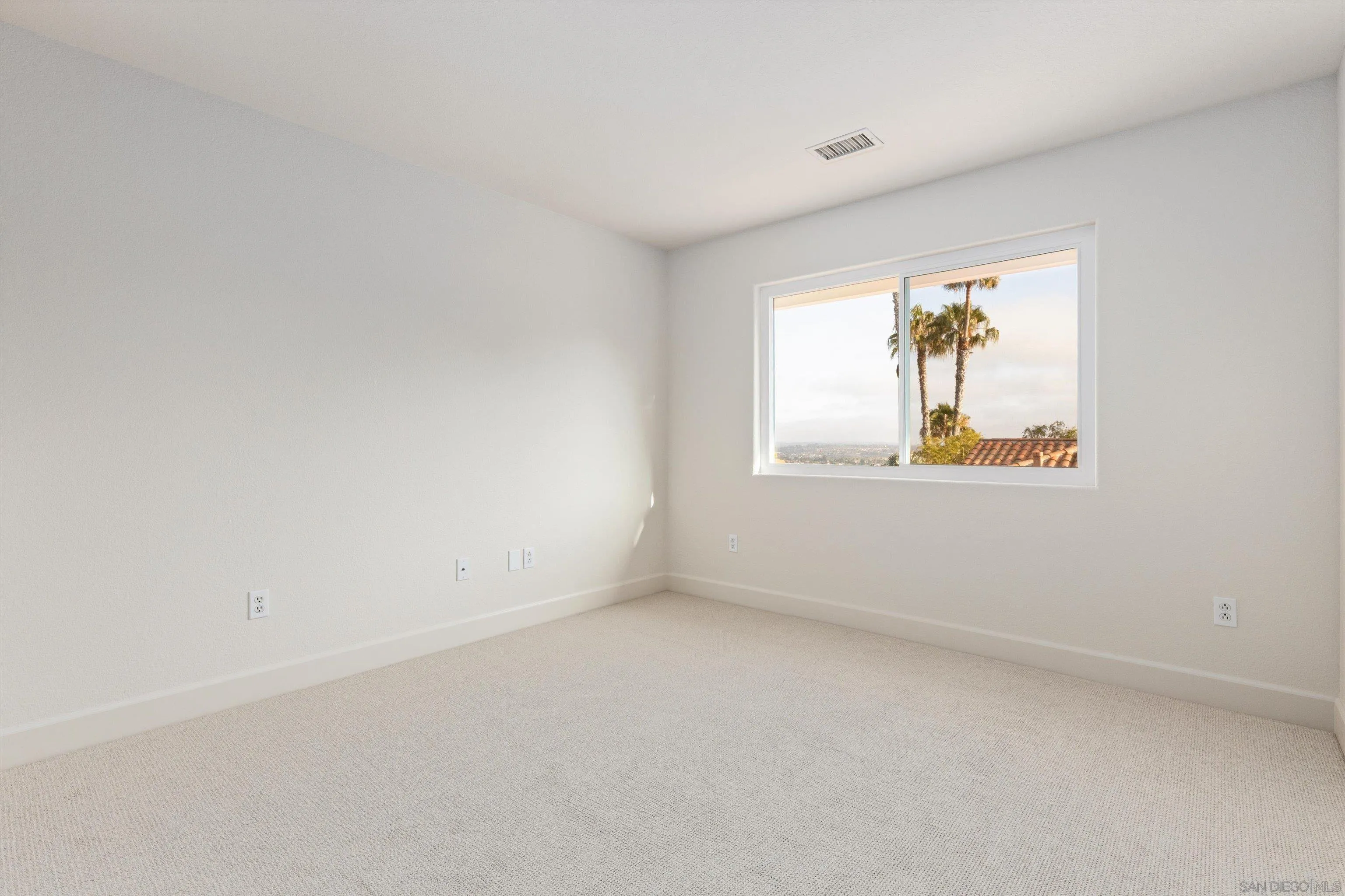 https://cdn.realtyfeed.com/cdn/127/260014803/bafd414ef518497ee7f589ed5f8d5af1.webp