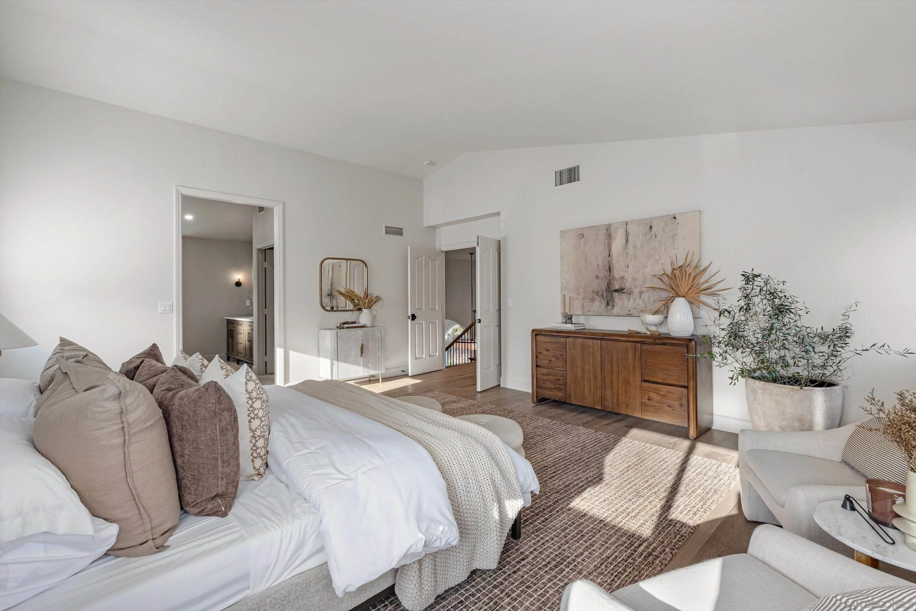 https://cdn.realtyfeed.com/cdn/127/260014803/bc2c2f06964c00bb4810ec0f0b7b6849.webp