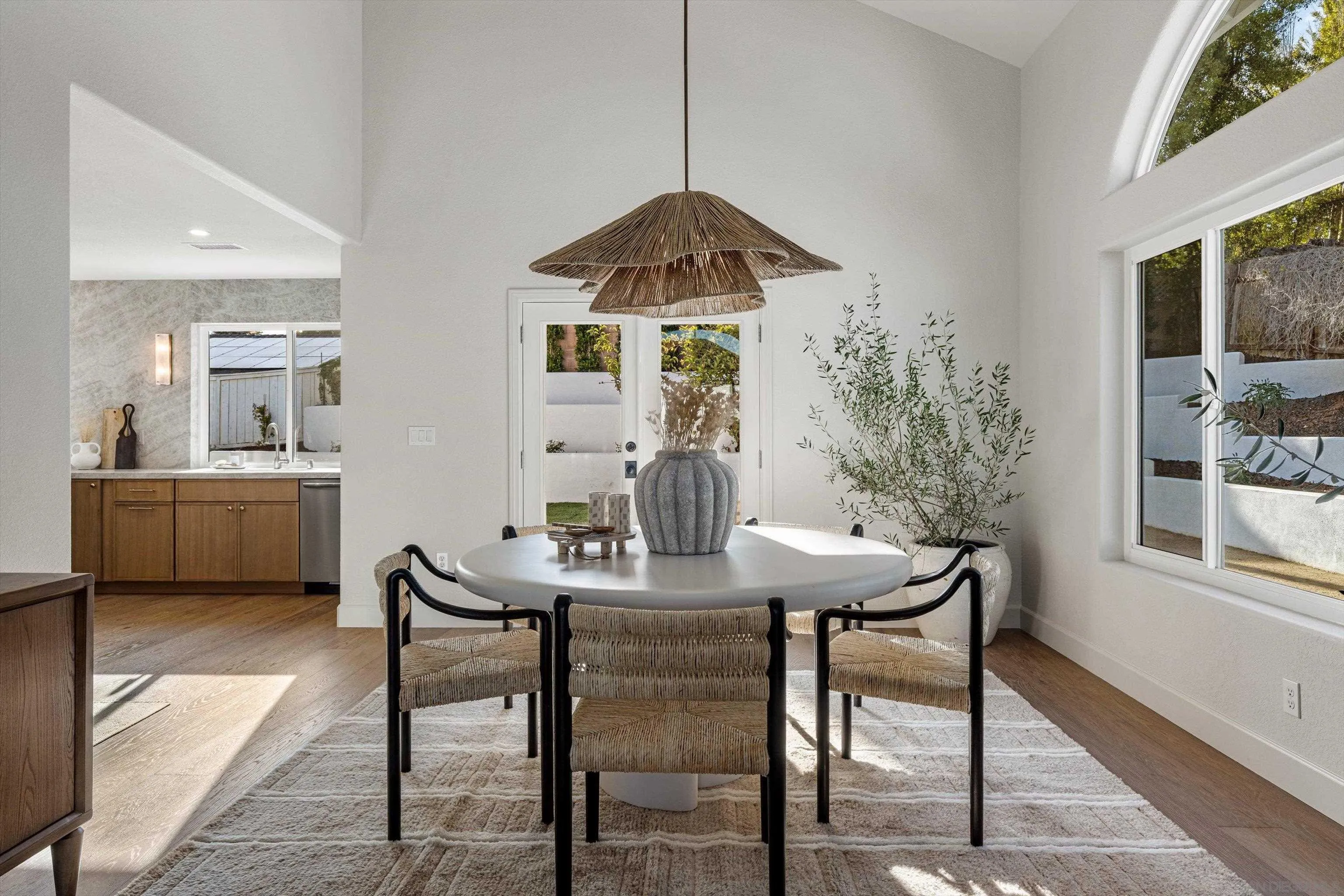 https://cdn.realtyfeed.com/cdn/127/260014803/c368d5f07e2d013a355cfc6777f8c205.webp