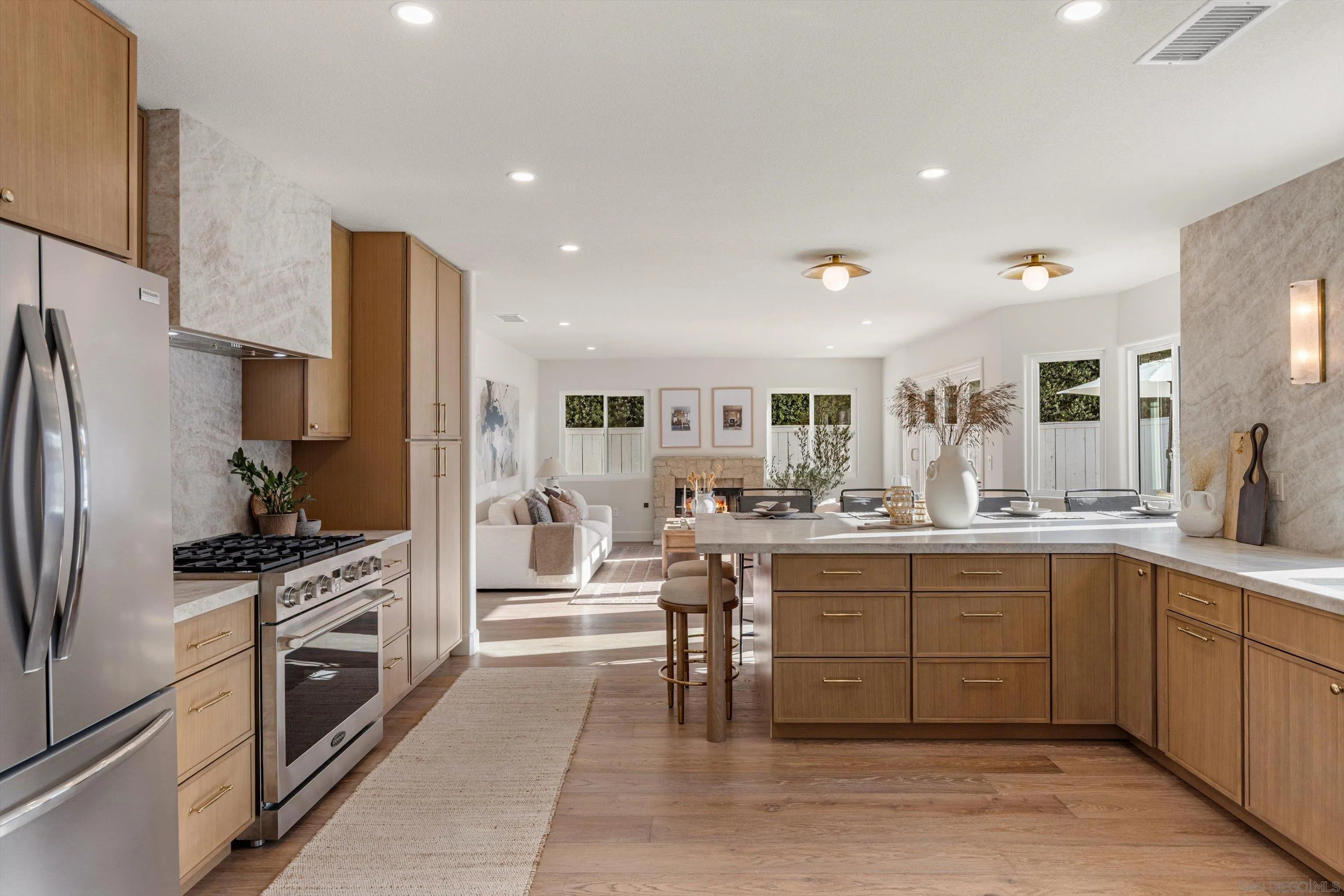 https://cdn.realtyfeed.com/cdn/127/260014803/c6c5f8e78229a5d35c9d18edea09e0b3.webp