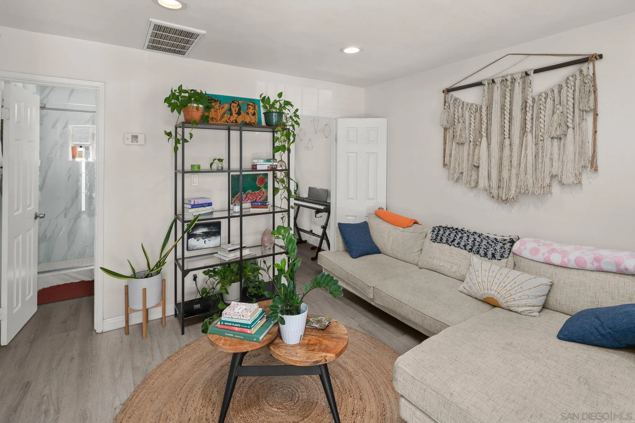 https://cdn.realtyfeed.com/cdn/127/260014805/97482e4b7c69cea892d08dc59ecbe27e.webp