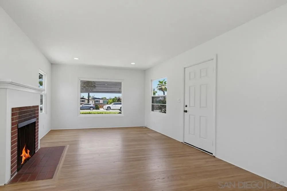 https://cdn.realtyfeed.com/cdn/127/260014806/0281718e2221daf5f8b8926bedfac498.webp