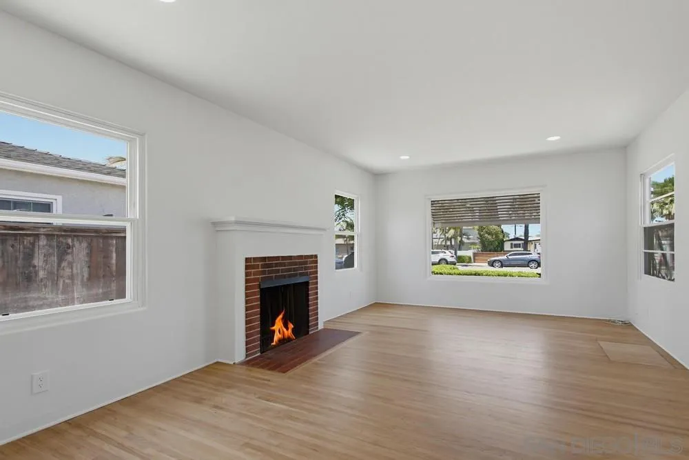 https://cdn.realtyfeed.com/cdn/127/260014806/14cc924ef8571b1c614eeeb28aa017ed.webp