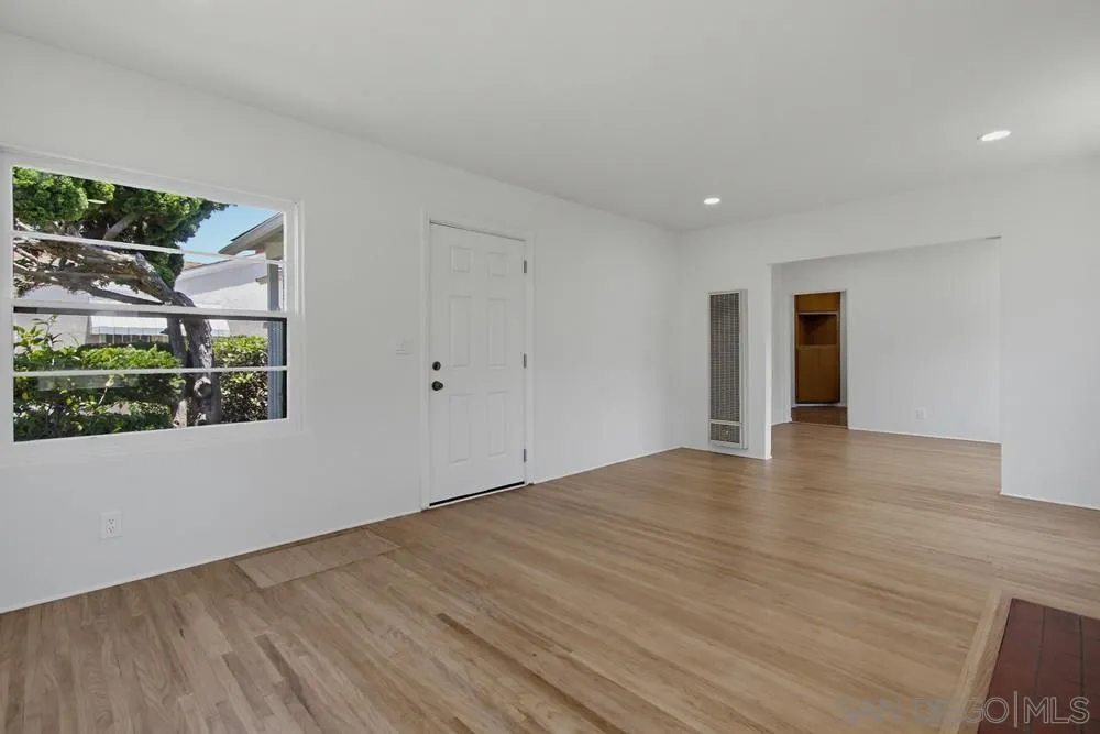 https://cdn.realtyfeed.com/cdn/127/260014806/75a1faad2b832091cd0e06051e1898bf.webp
