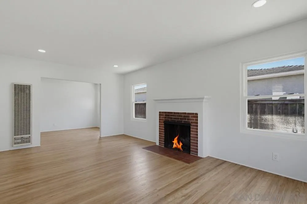 https://cdn.realtyfeed.com/cdn/127/260014806/bcc613d947efa26328de19f9a26da972.webp