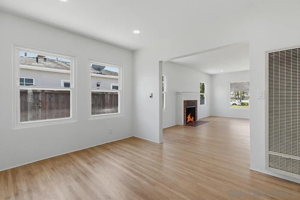 https://cdn.realtyfeed.com/cdn/127/260014806/d67a4493633371270653d8ebf8581792.webp