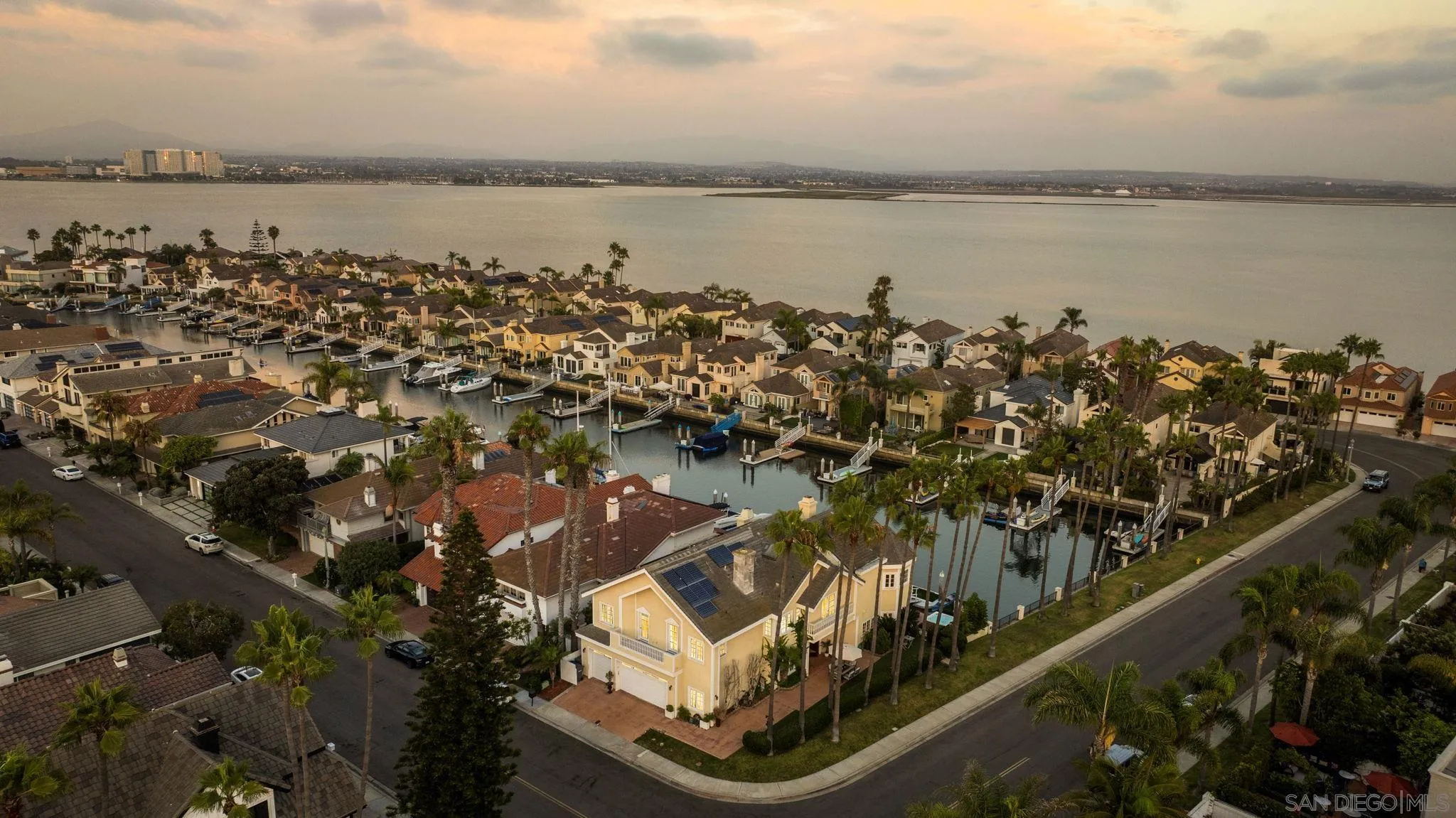 https://cdn.realtyfeed.com/cdn/127/260014809/f4942b1a535d5c06f4adedc431182adf.webp