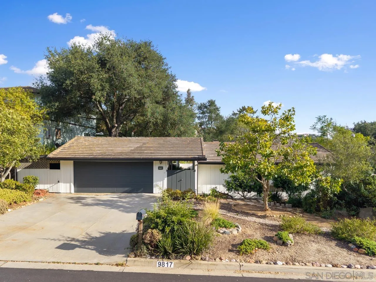 https://cdn.realtyfeed.com/cdn/127/260014811/31f29504bca7436ea801f908f2722e59.webp