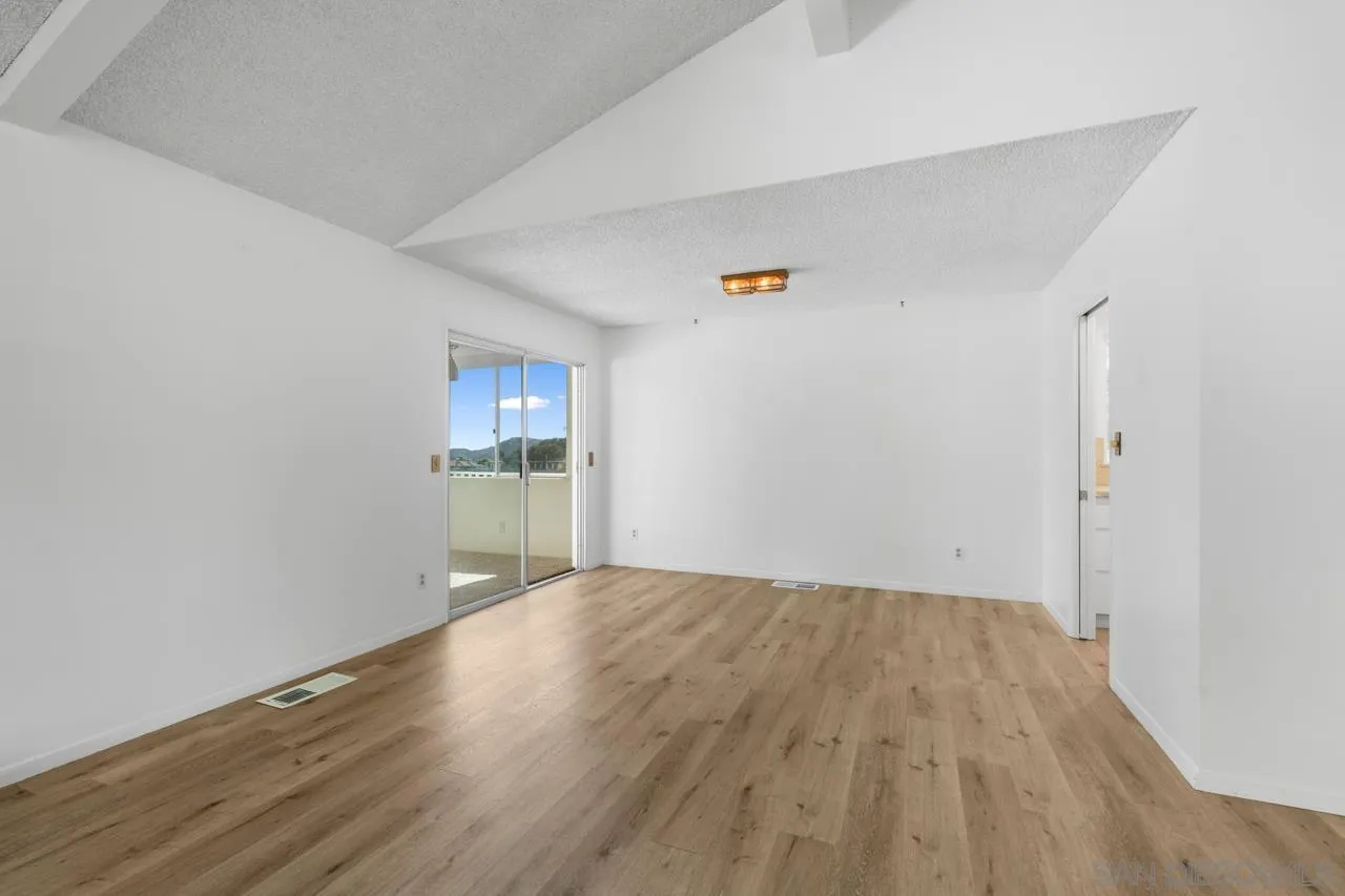 https://cdn.realtyfeed.com/cdn/127/260014811/65a701ddd398e67ec0b6788d597a0da1.webp