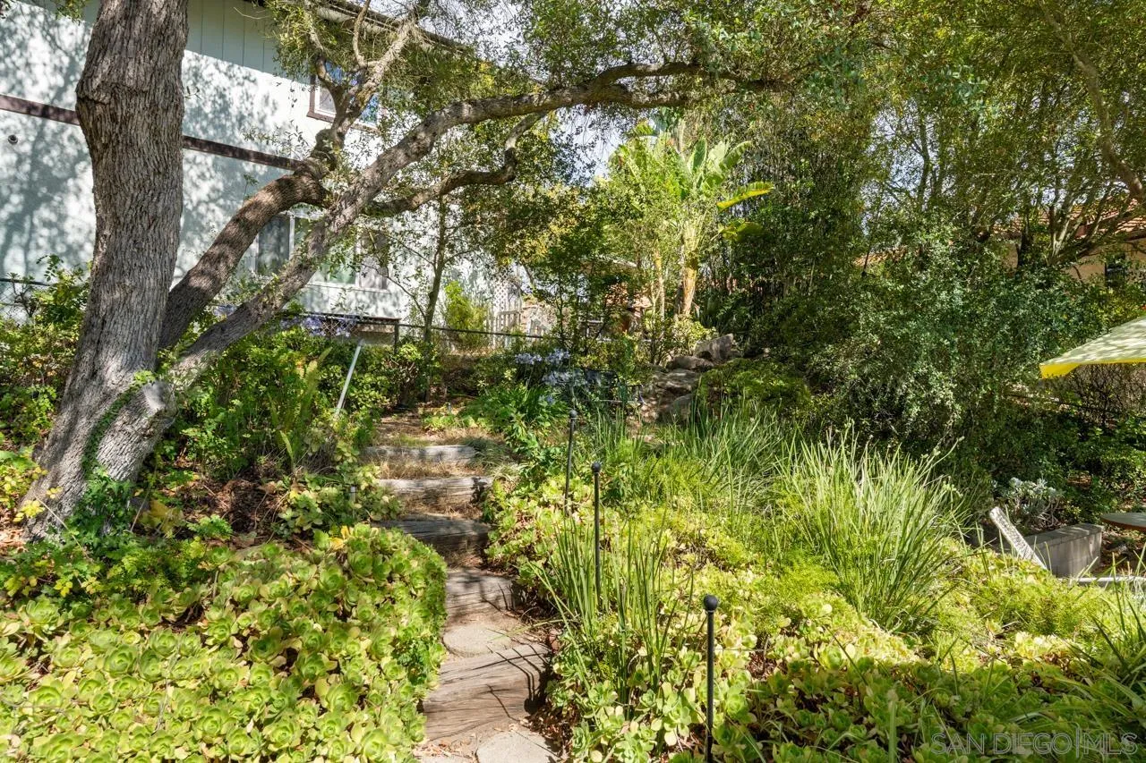 https://cdn.realtyfeed.com/cdn/127/260014811/7bcf92e5d9f618b56b64c2935d6ebc9f.webp