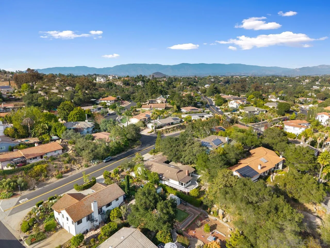 https://cdn.realtyfeed.com/cdn/127/260014811/87bc2c9d6cd2584dc75ff964eaa3ad37.webp