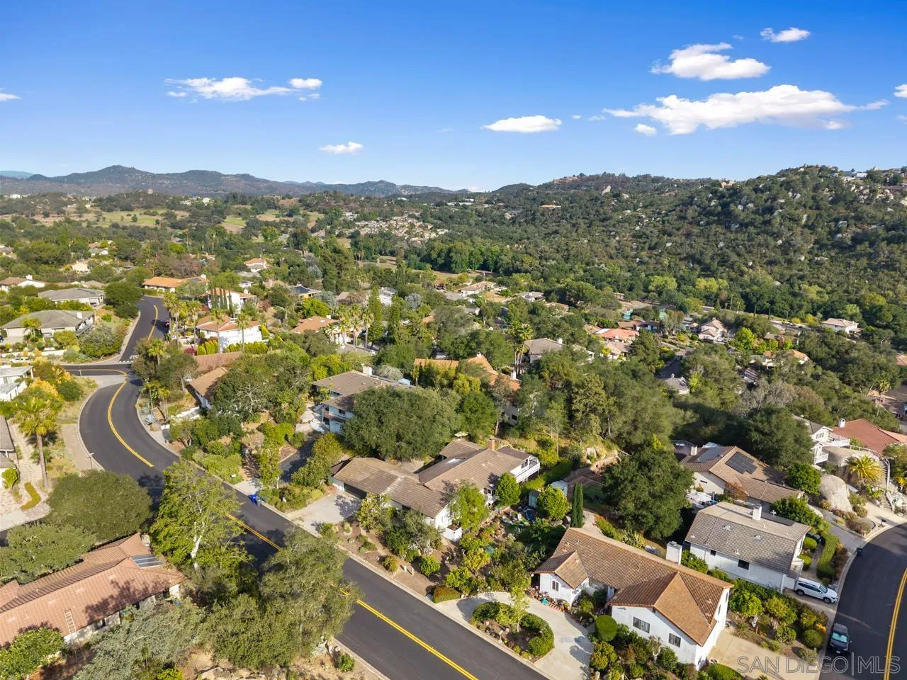 https://cdn.realtyfeed.com/cdn/127/260014811/ccd255b4de0198e9567175ae7d4ae18a.webp