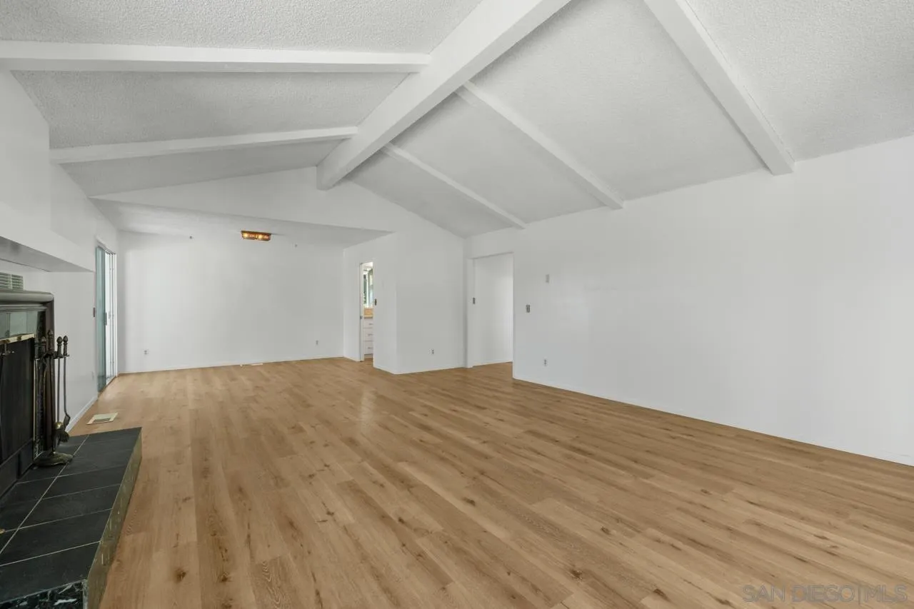 https://cdn.realtyfeed.com/cdn/127/260014811/ce998496dd7654706542d7b30304c761.webp
