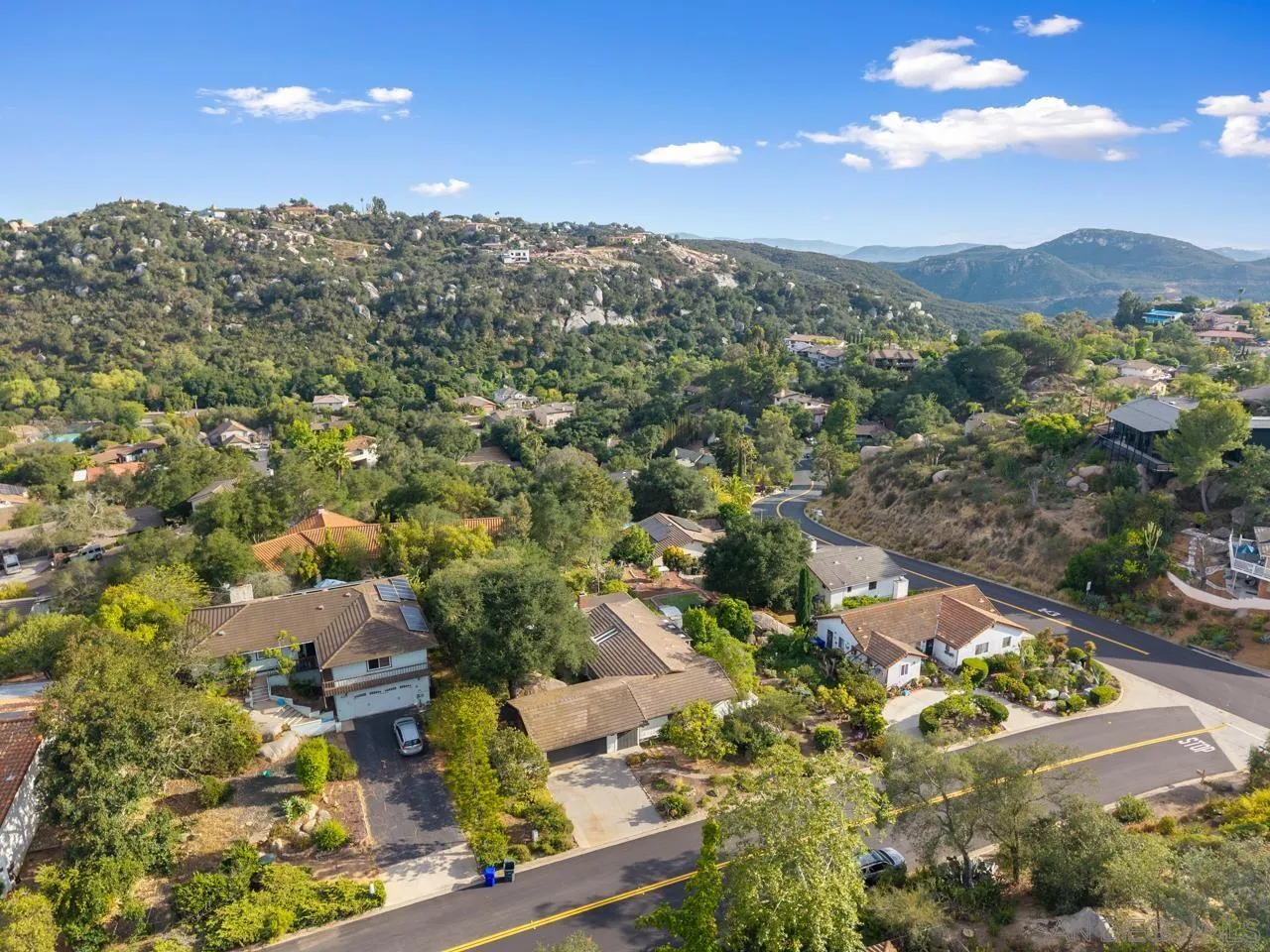 https://cdn.realtyfeed.com/cdn/127/260014811/df52bcd0d99288b36970e01dbb65f5ea.webp
