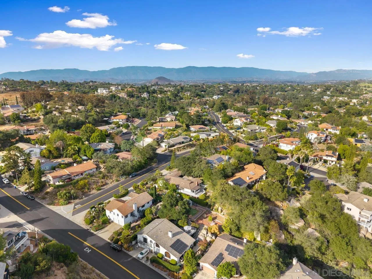 https://cdn.realtyfeed.com/cdn/127/260014811/f260e2532d63e34fff7544bcc0351f91.webp