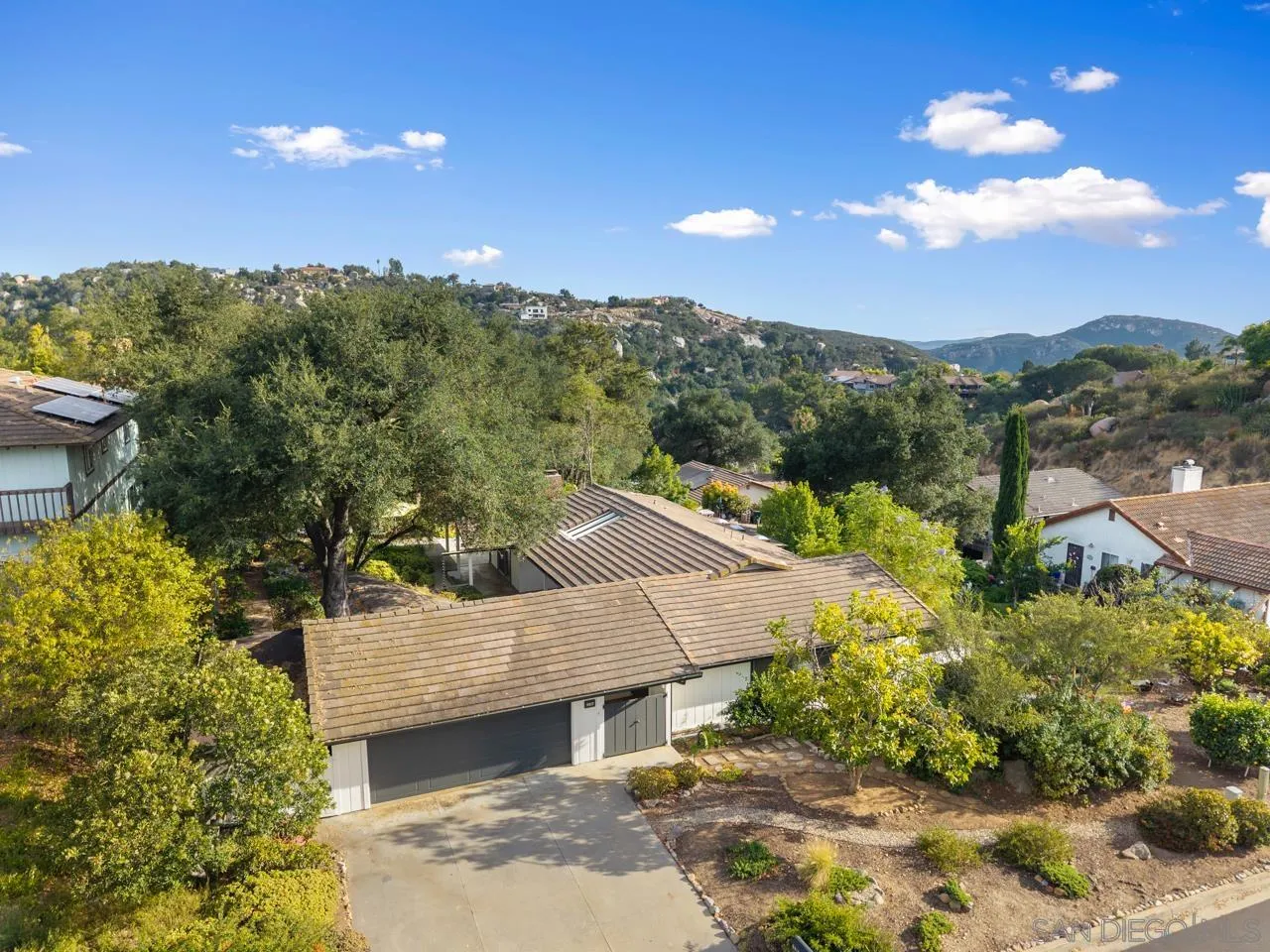 https://cdn.realtyfeed.com/cdn/127/260014811/fa362e434f8bc8631514f78aa73056e3.webp