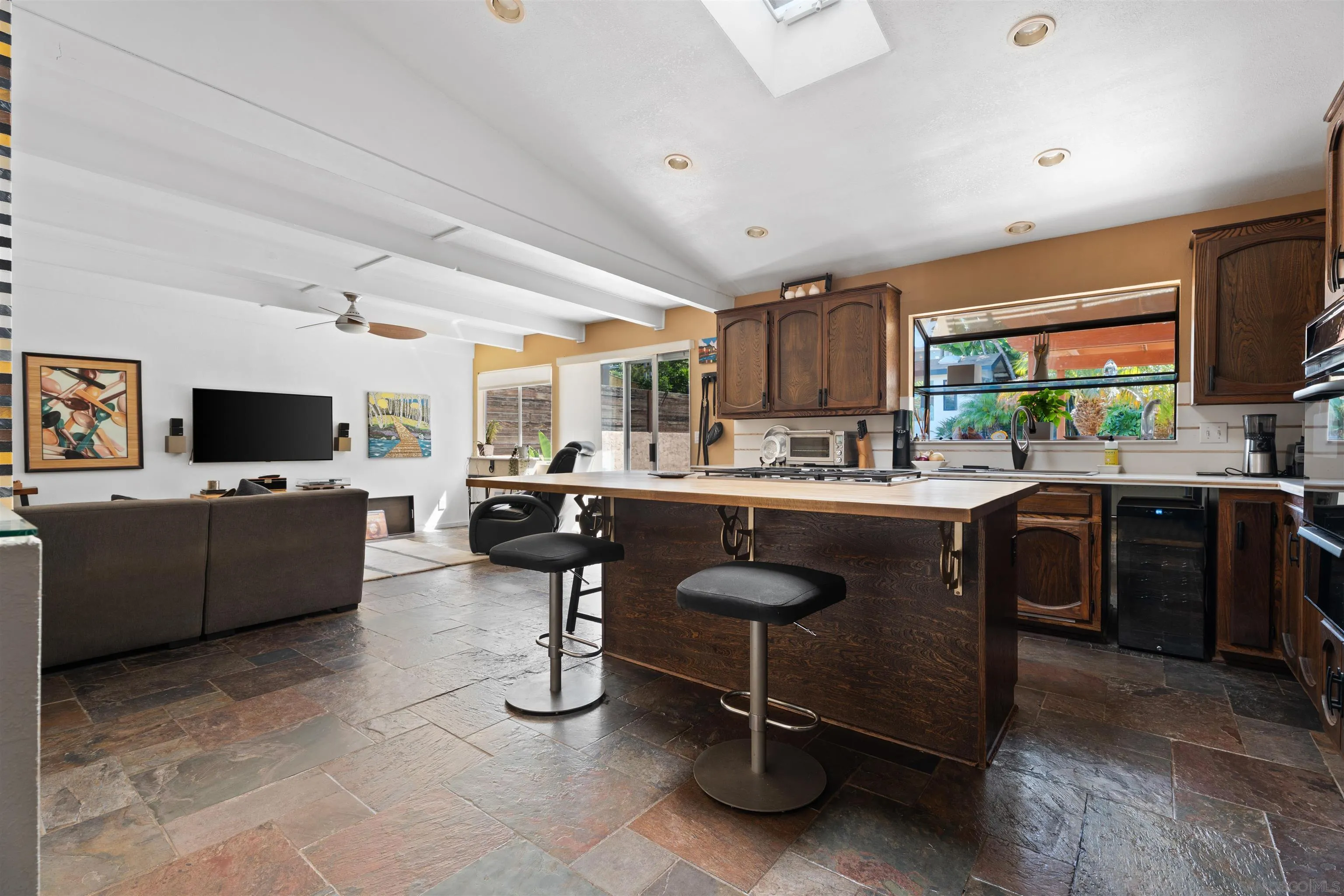 https://cdn.realtyfeed.com/cdn/127/260014813/768631c5a8447149931d2167120a2c67.webp