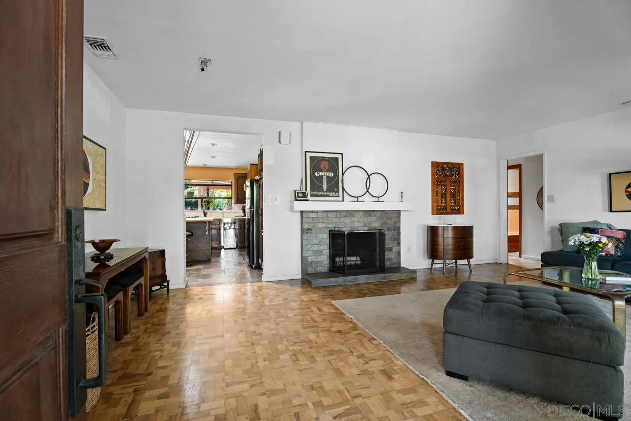https://cdn.realtyfeed.com/cdn/127/260014813/ee7e690c3c46f1a2d181e620010329d0.webp