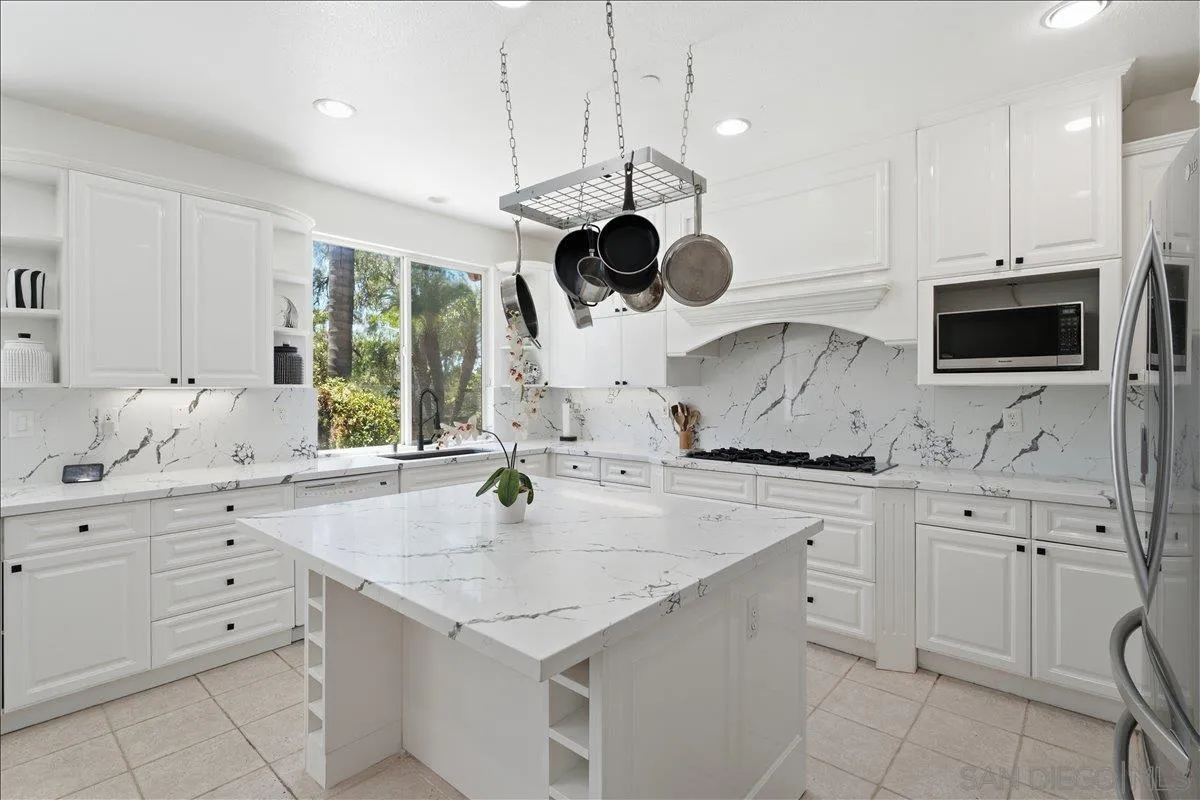 https://cdn.realtyfeed.com/cdn/127/260014820/3f3bad97d0e61f1d3868af87c4fb8ccc.webp