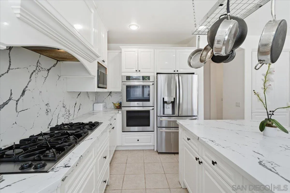 https://cdn.realtyfeed.com/cdn/127/260014820/40a33861ba2ef45ef9226923b220da7e.webp