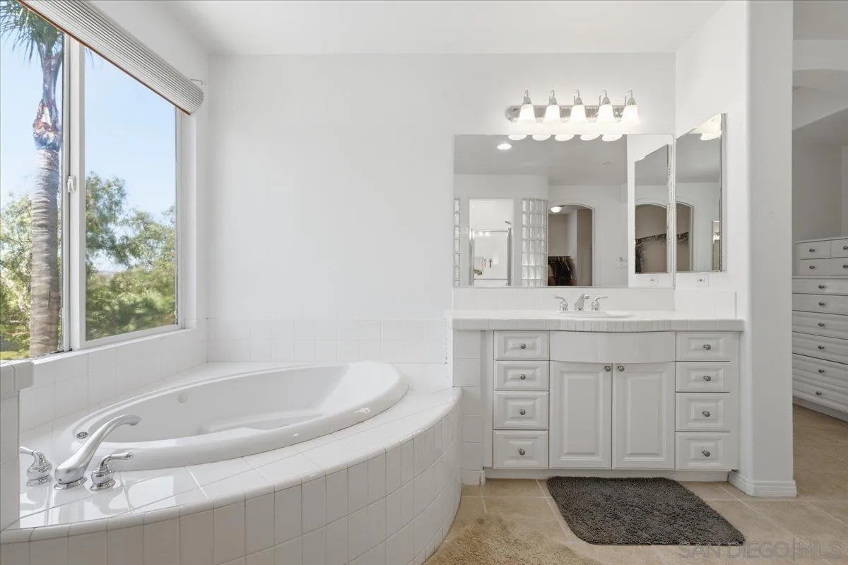 https://cdn.realtyfeed.com/cdn/127/260014820/5f96417dfc45aab47bbd5bc07ed45e6c.webp