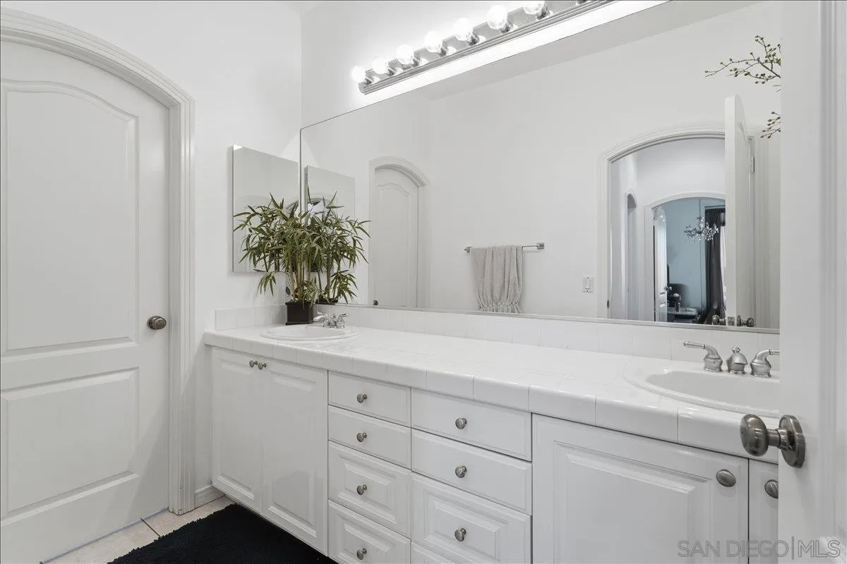 https://cdn.realtyfeed.com/cdn/127/260014820/cefa4a41dd13e16afcb1503110eff525.webp