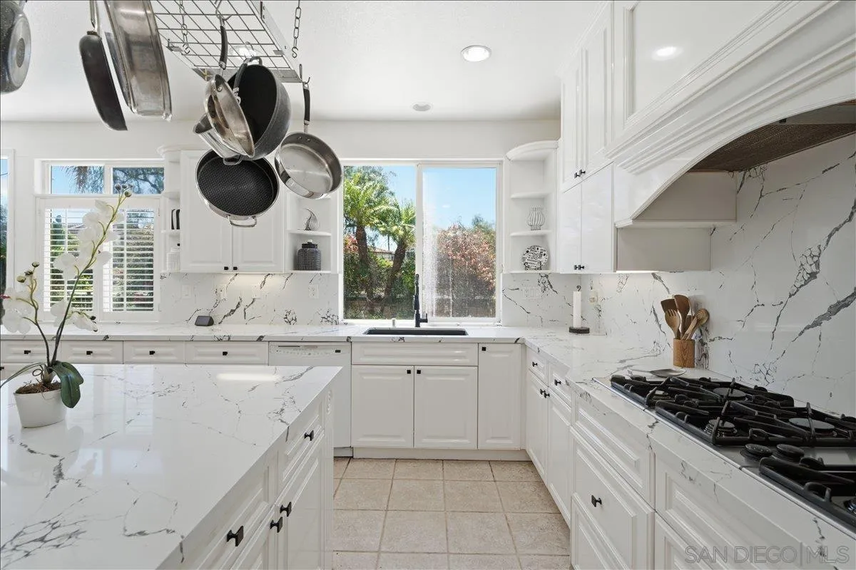 https://cdn.realtyfeed.com/cdn/127/260014820/db2b536ed3913d14292175346f2ebb93.webp