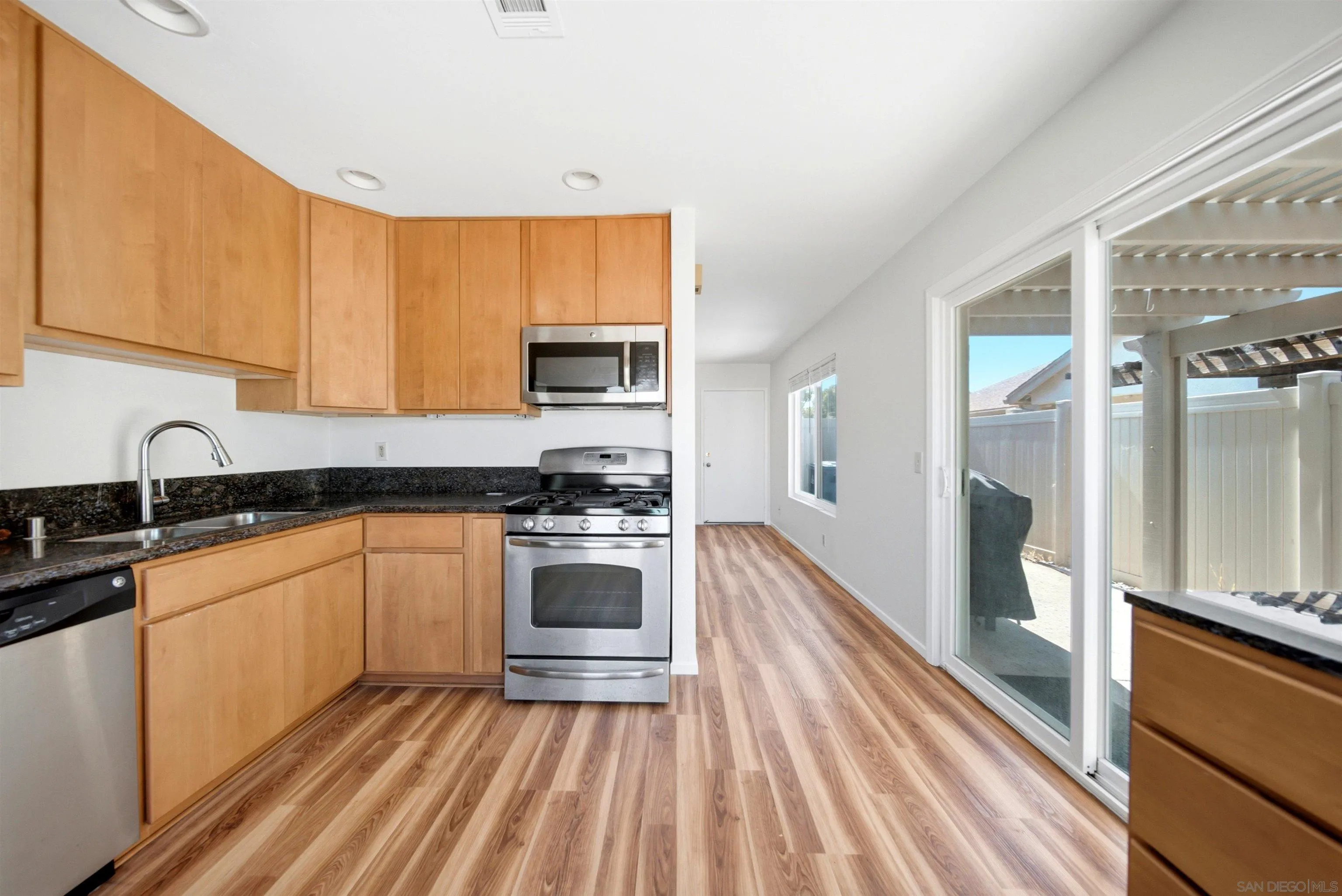 https://cdn.realtyfeed.com/cdn/127/260014821/2ca6ea7e313bab2b907b6ab76f661602.webp