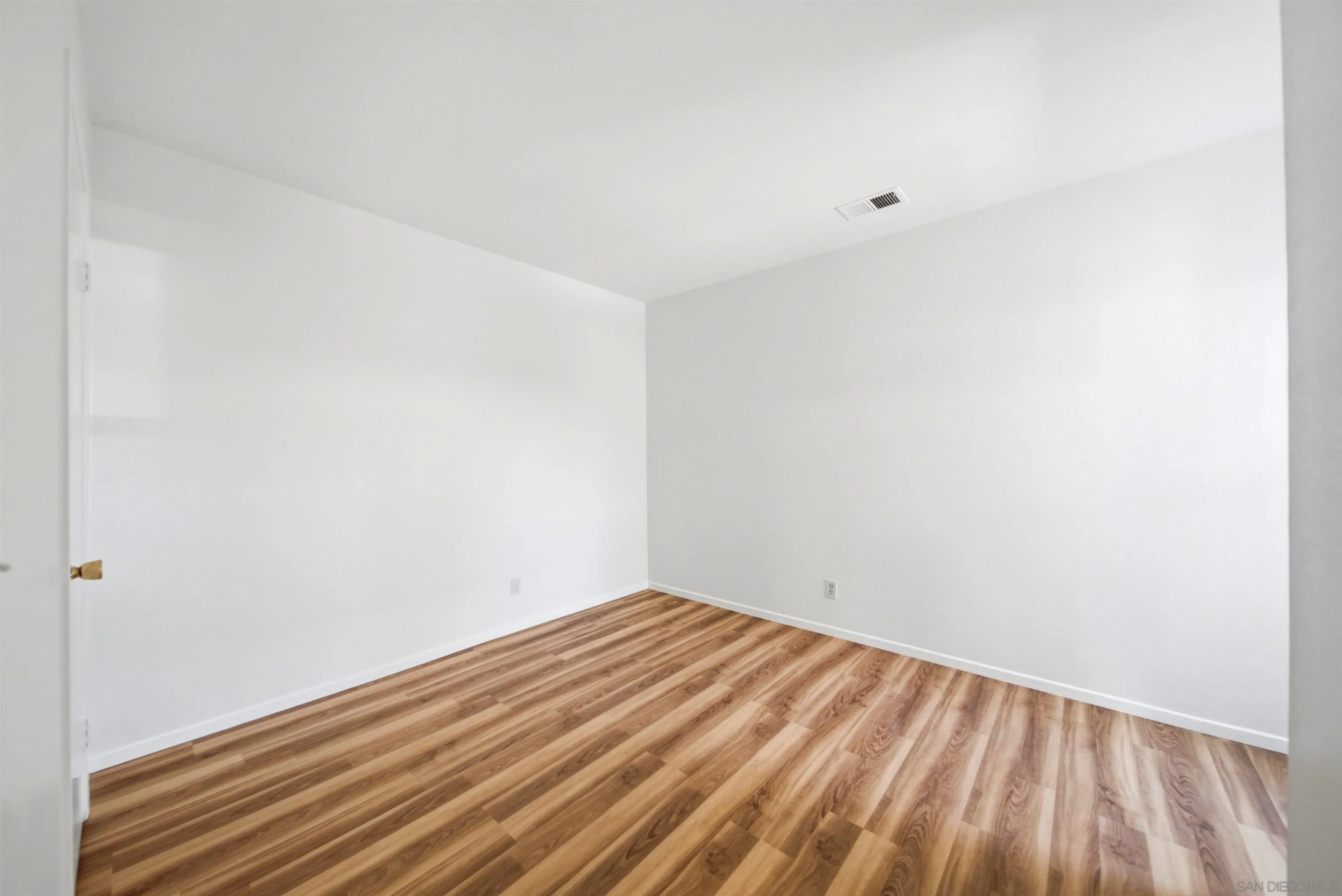 https://cdn.realtyfeed.com/cdn/127/260014821/4aa7b5f5070472894471ea5945a311b0.webp