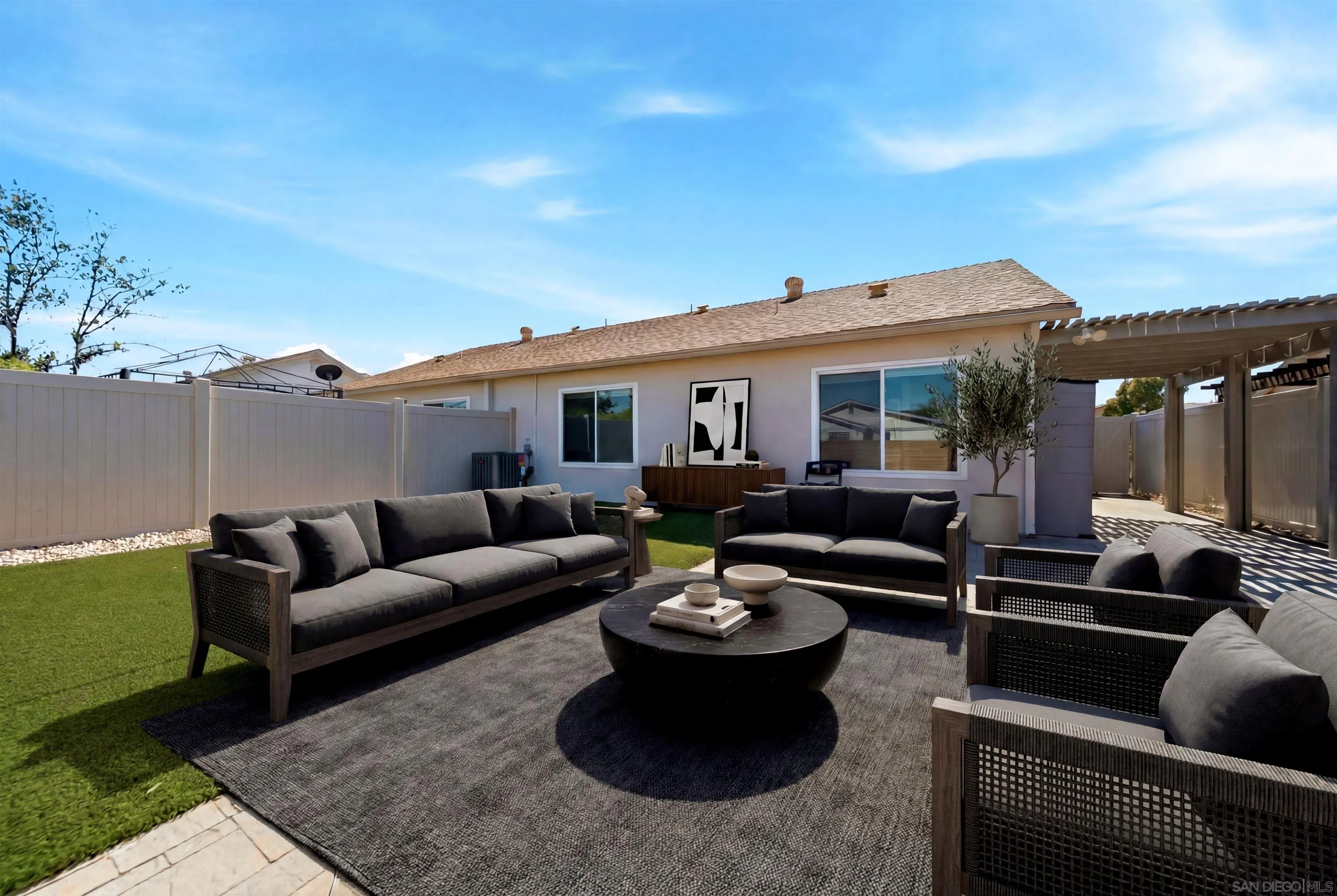 https://cdn.realtyfeed.com/cdn/127/260014821/52c571cef98fef292787530f53f1abf5.webp